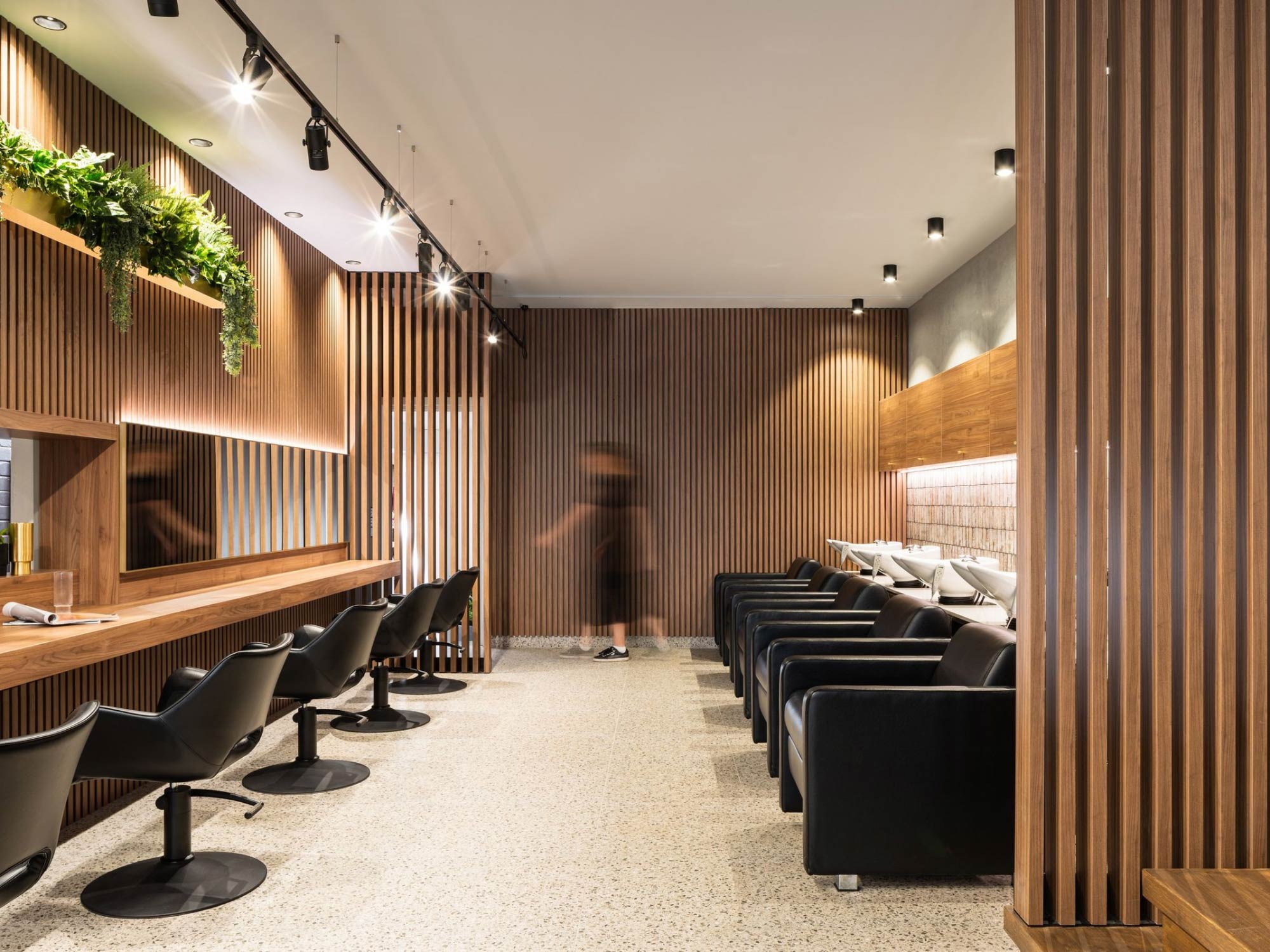 Thiết kế nội thất salon tóc Chiseled Hair