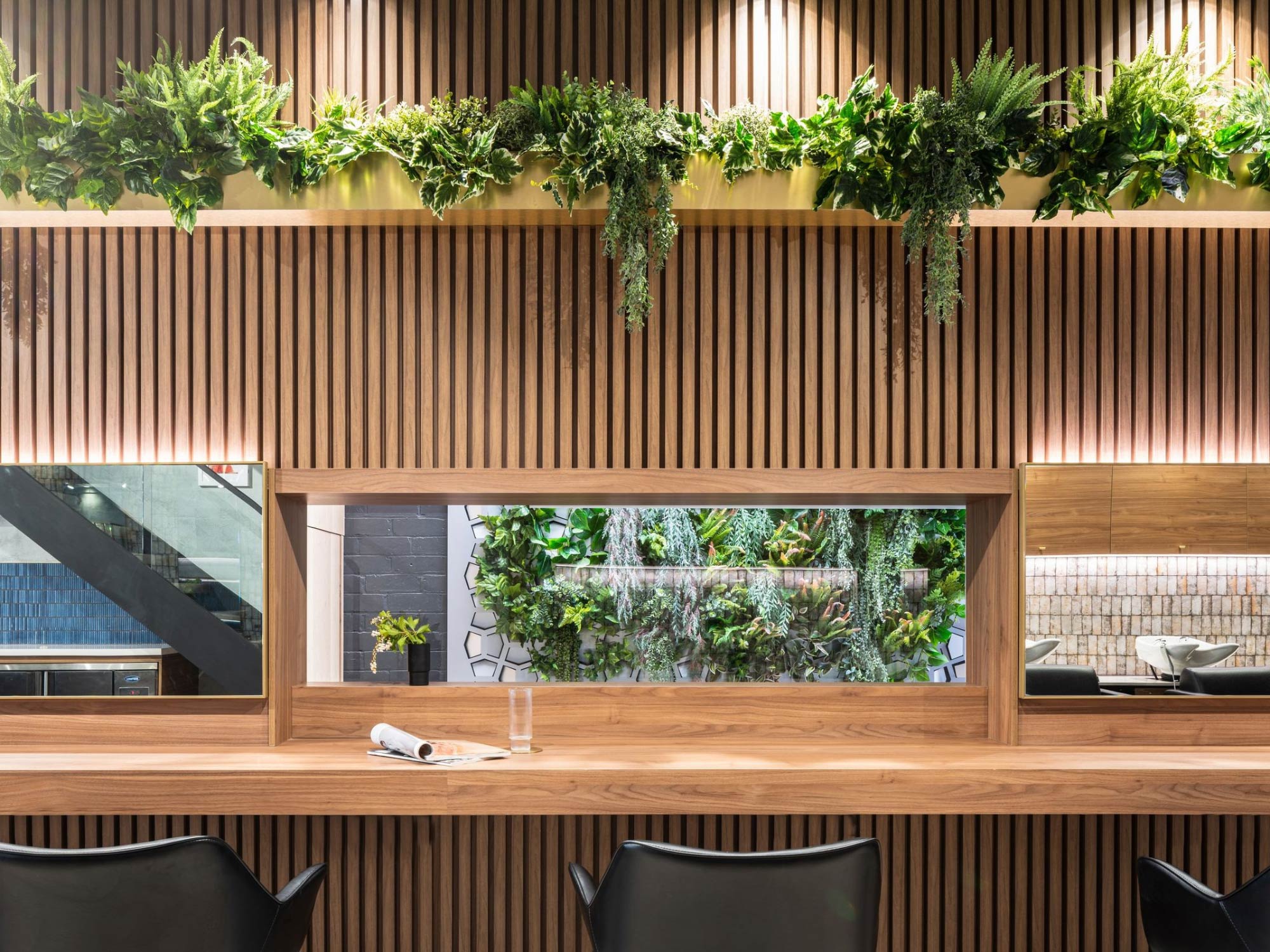 Thiết kế nội thất salon tóc Chiseled Hair