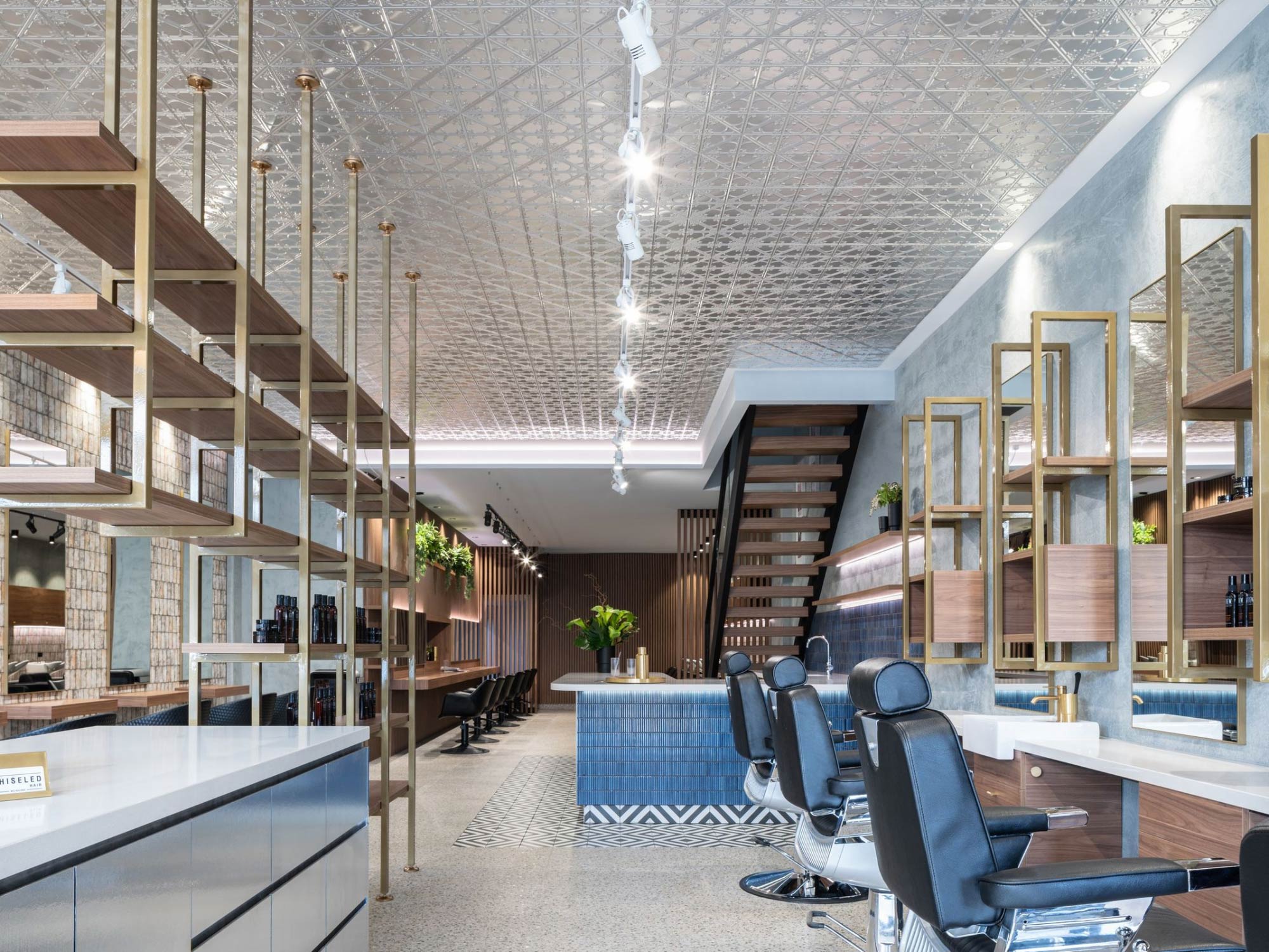 Thiết kế nội thất salon tóc Chiseled Hair