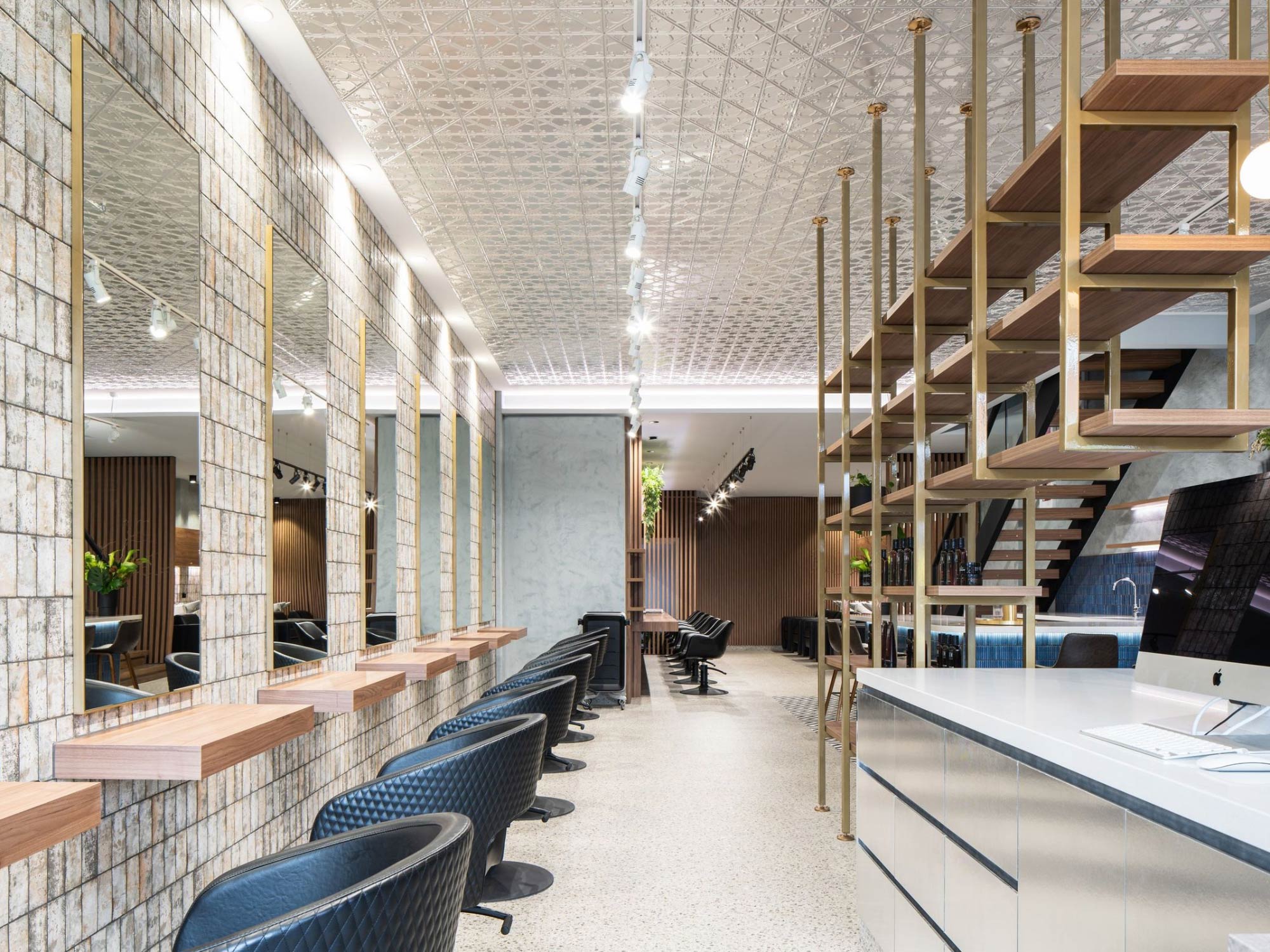 Thiết kế nội thất salon tóc Chiseled Hair