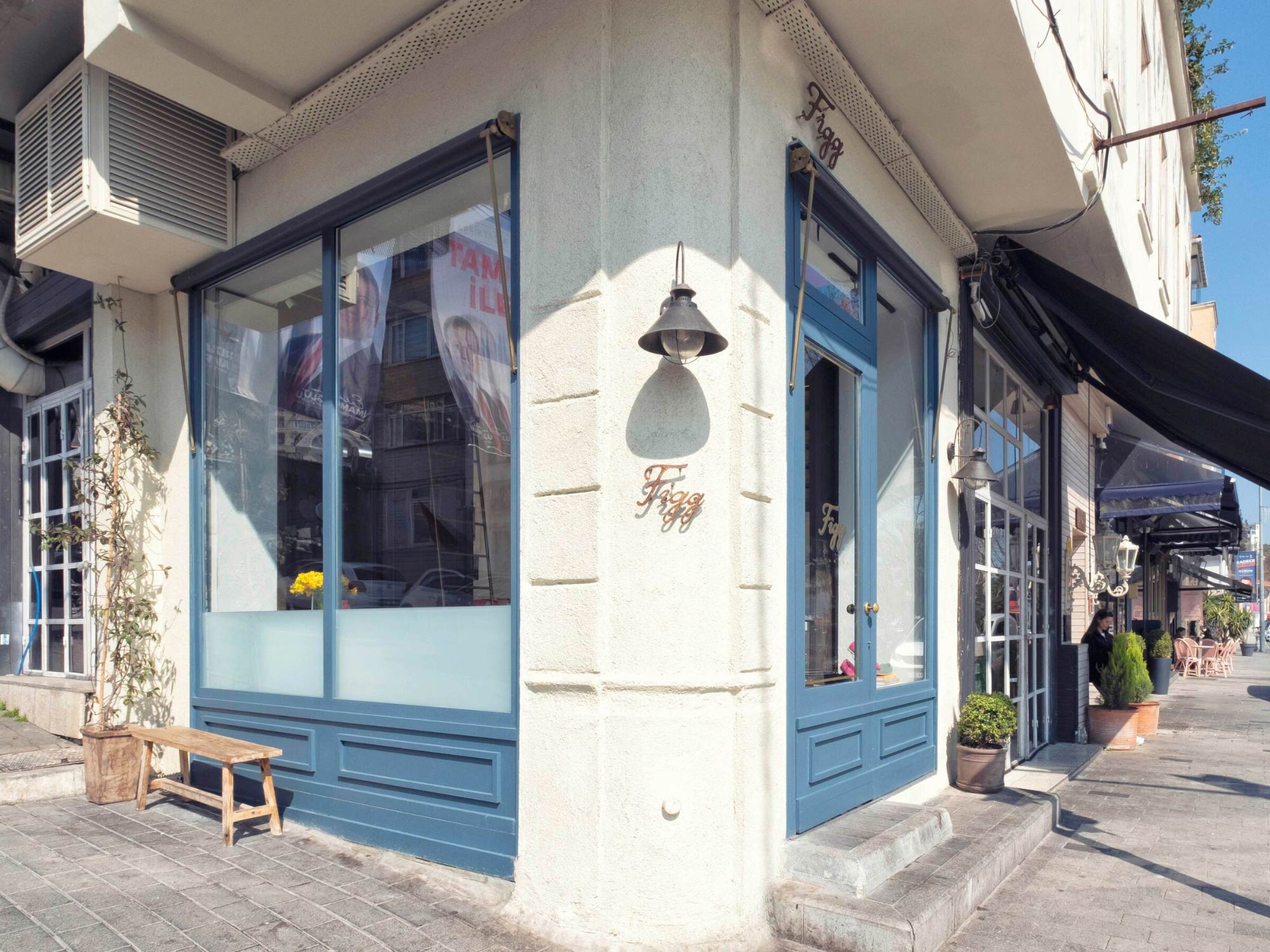 Thiết kế nội thất shop giày dép Figg Store