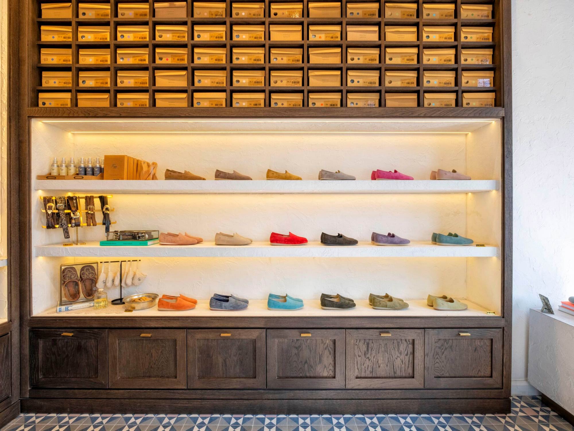 Thiết kế nội thất shop giày dép Figg Store