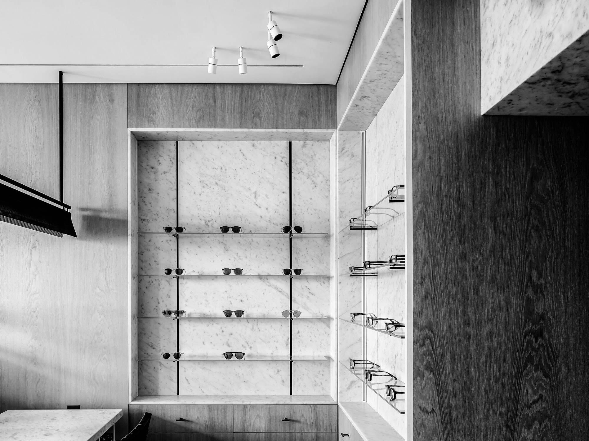Thiết kế nội thất shop mắt kính Lionel Sonkes