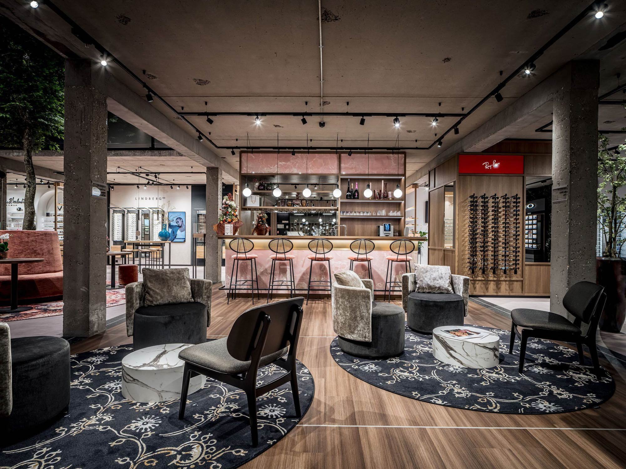 Thiết kế nội thất shop mắt kính Van Den Bosch