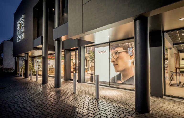 Thiết kế nội thất shop mắt kính Van Den Bosch