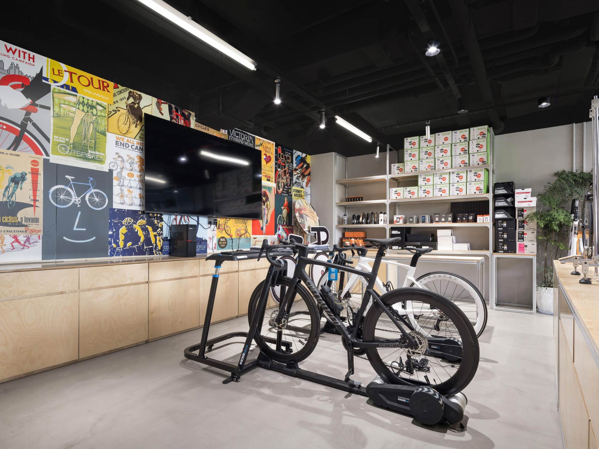 Thiết kế nội thất showroom xe đạp Hors Showroom