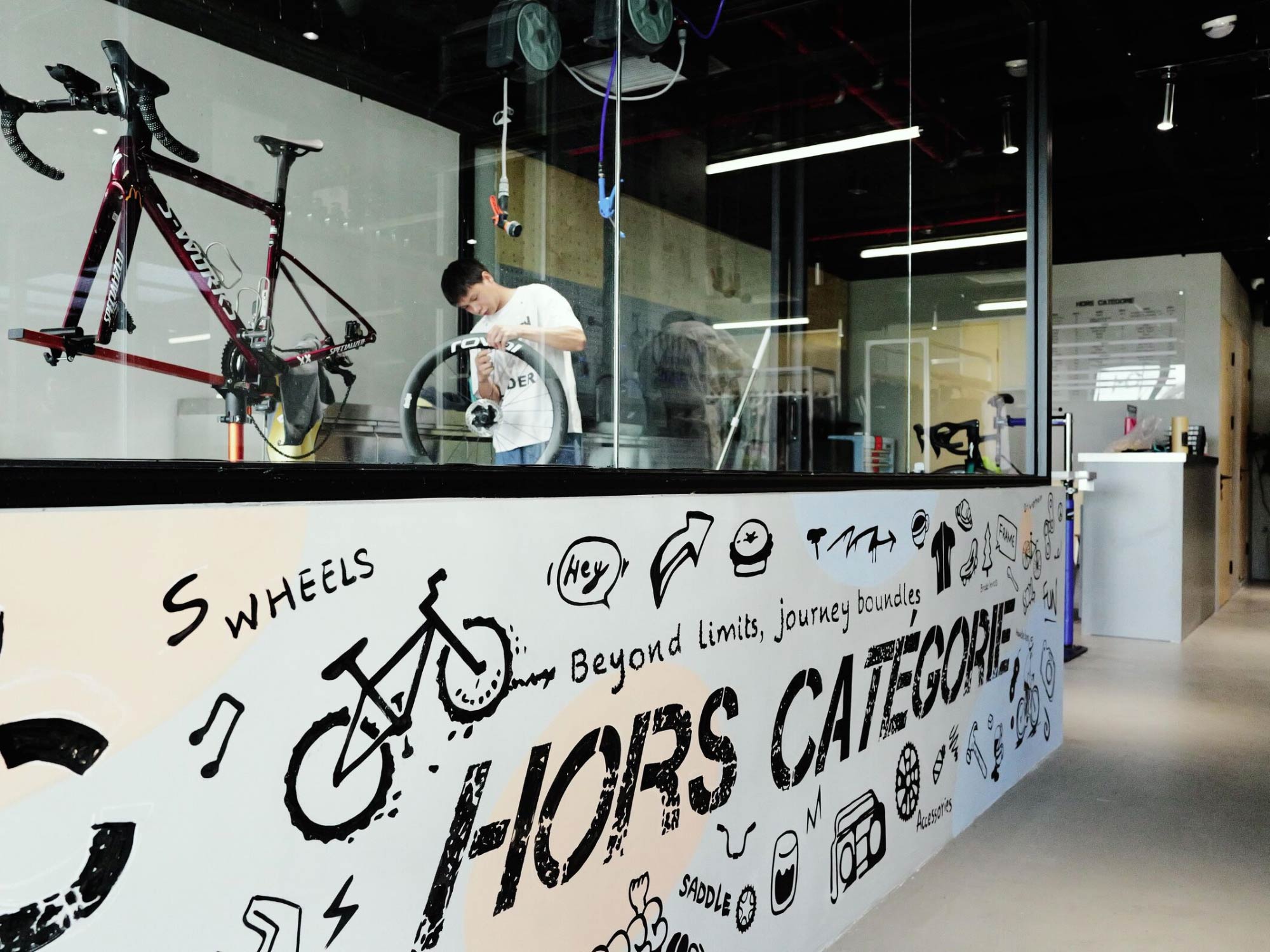 Thiết kế nội thất showroom xe đạp Hors Showroom