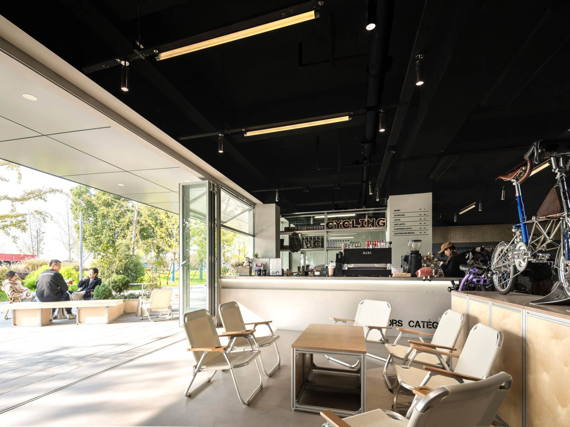 Thiết kế nội thất showroom xe đạp Hors Showroom