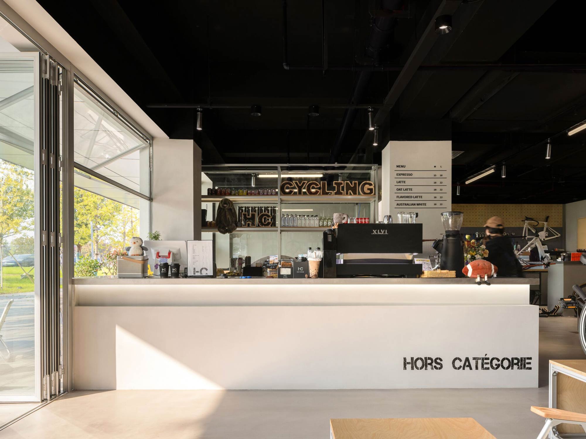 Thiết kế nội thất showroom xe đạp Hors Showroom