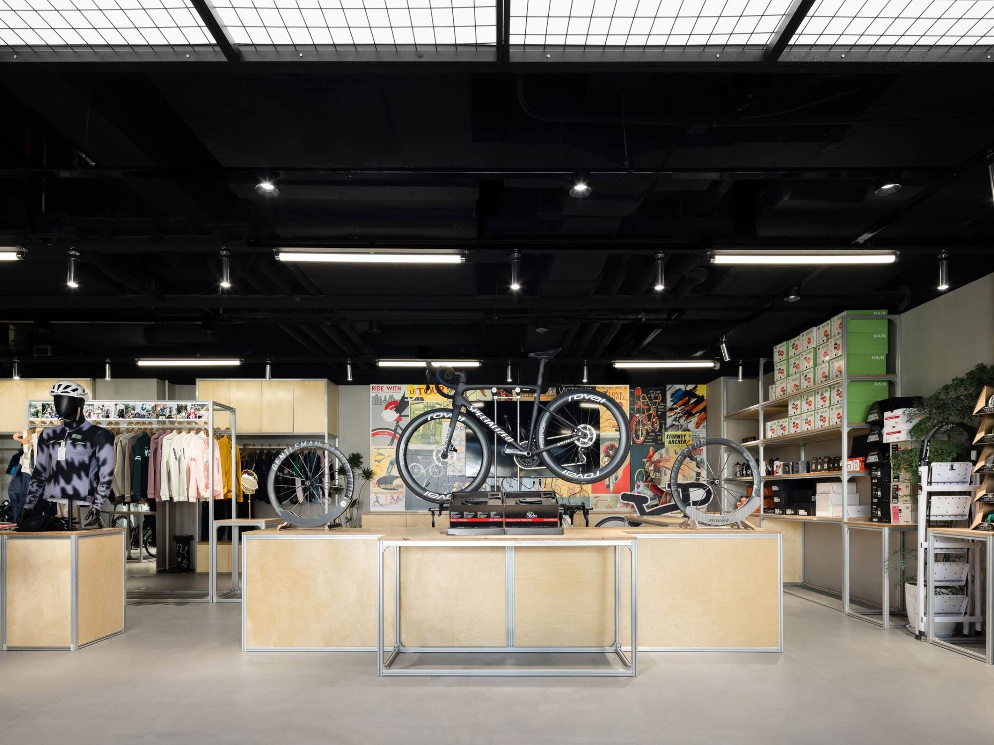 Thiết kế nội thất showroom xe đạp Hors Showroom