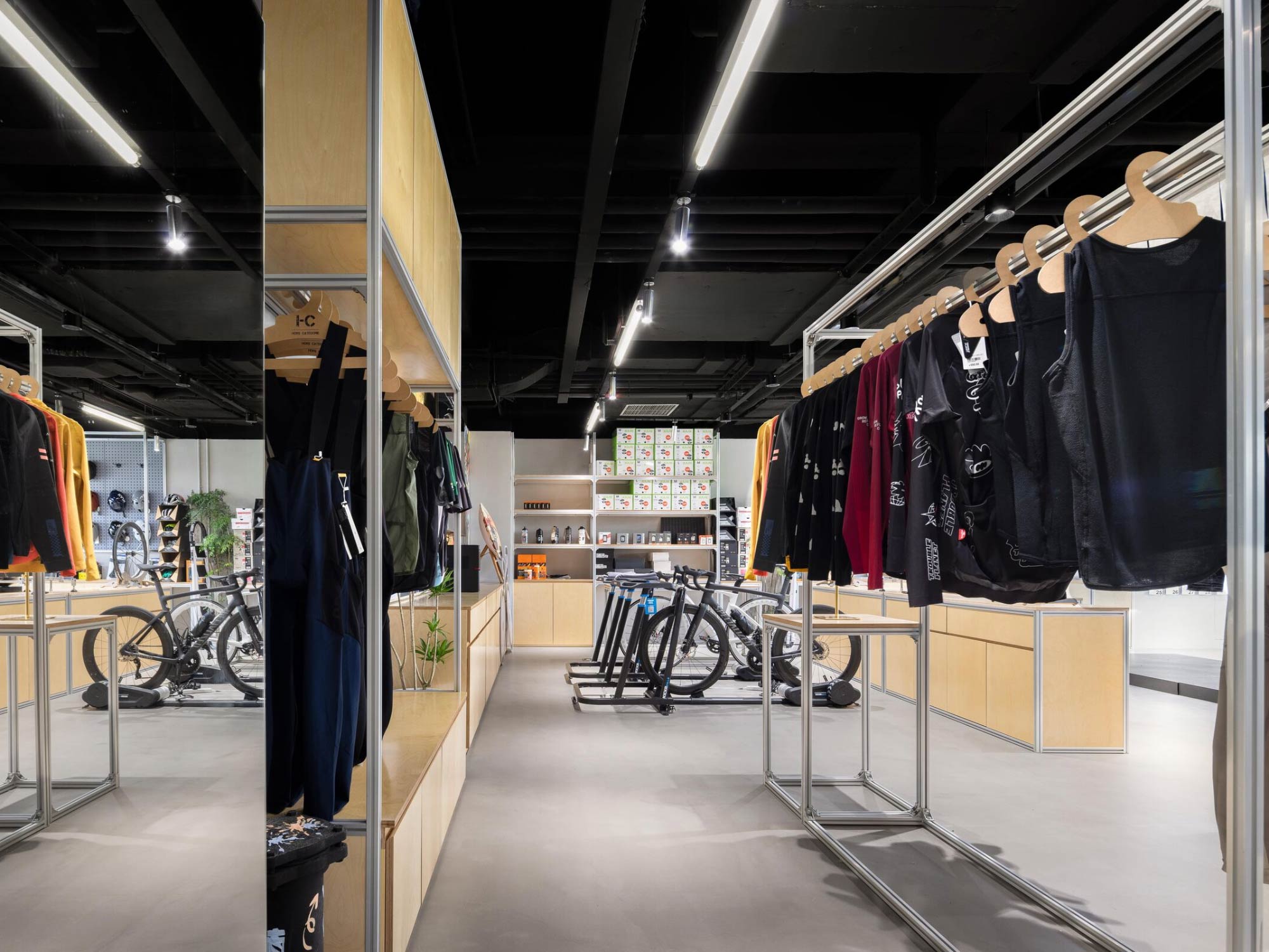 Thiết kế nội thất showroom xe đạp Hors Showroom
