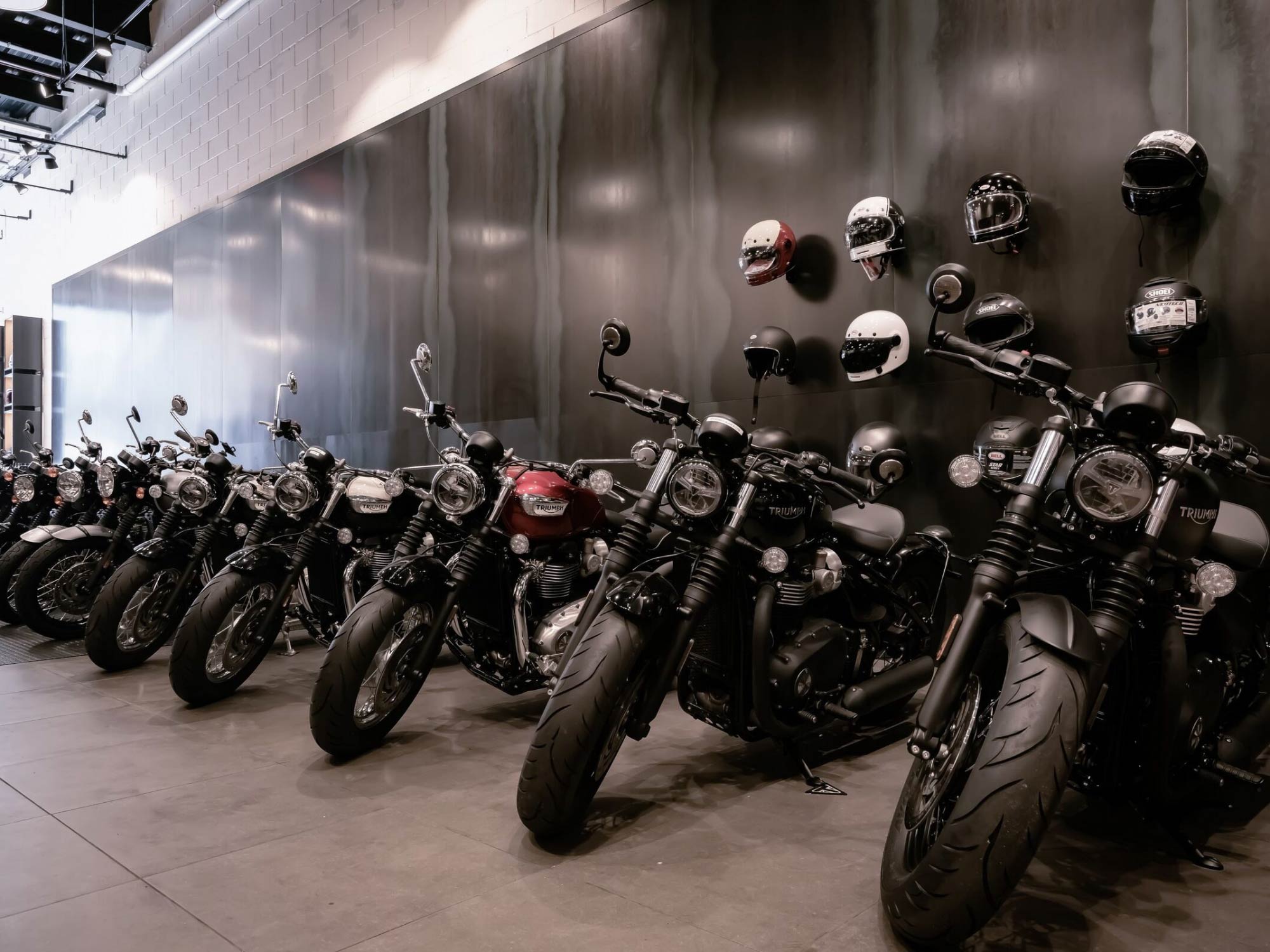 Thiết kế nội thất showroom xe máy Triumph Brooklyn