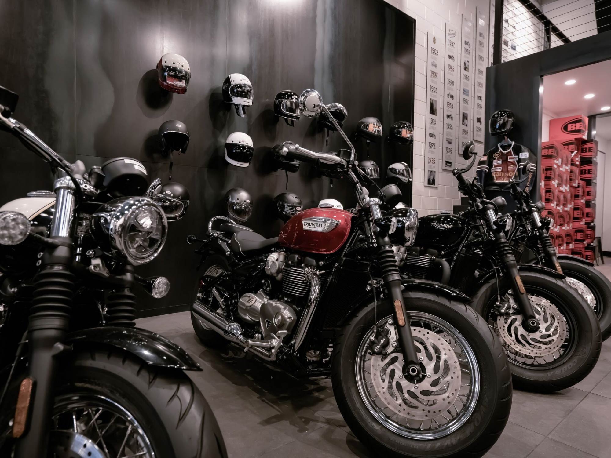 Thiết kế nội thất showroom xe máy Triumph Brooklyn