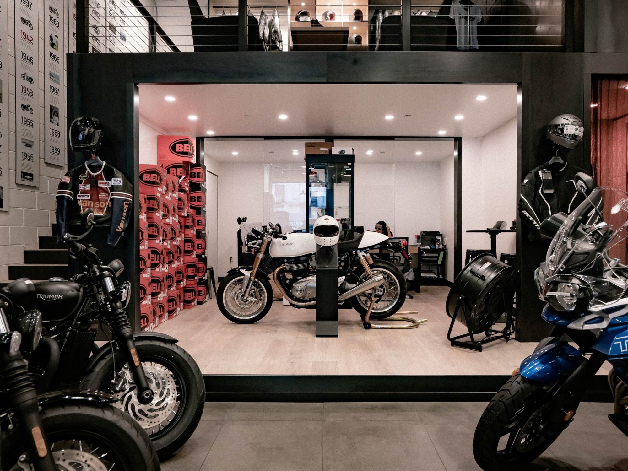 Thiết kế nội thất showroom xe máy Triumph Brooklyn