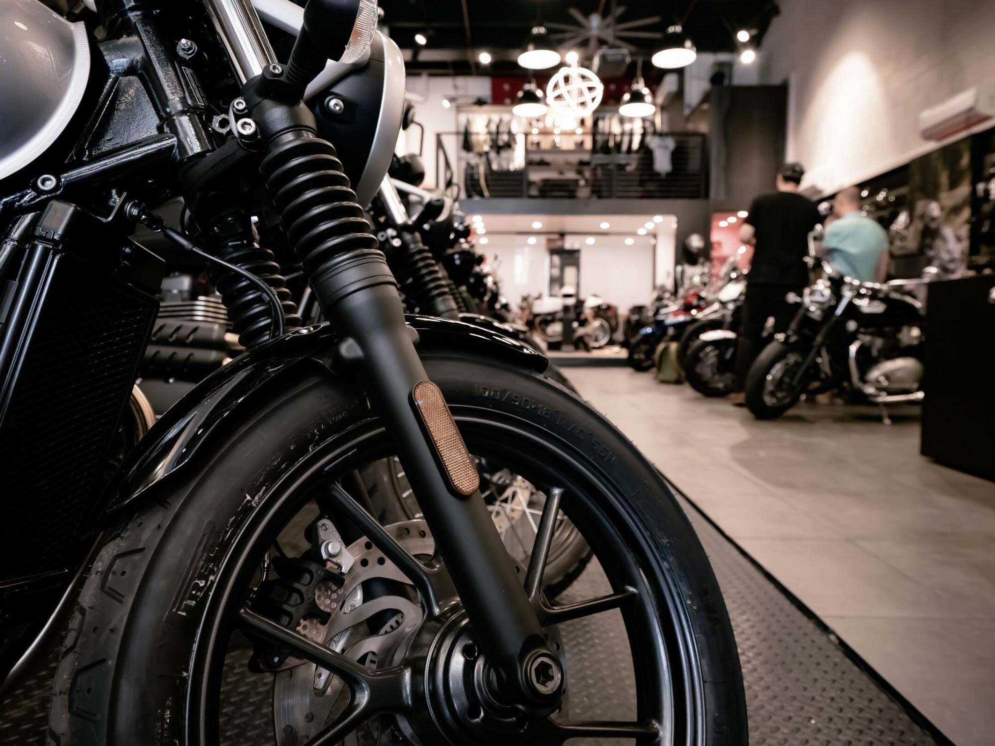 Thiết kế nội thất showroom xe máy Triumph Brooklyn