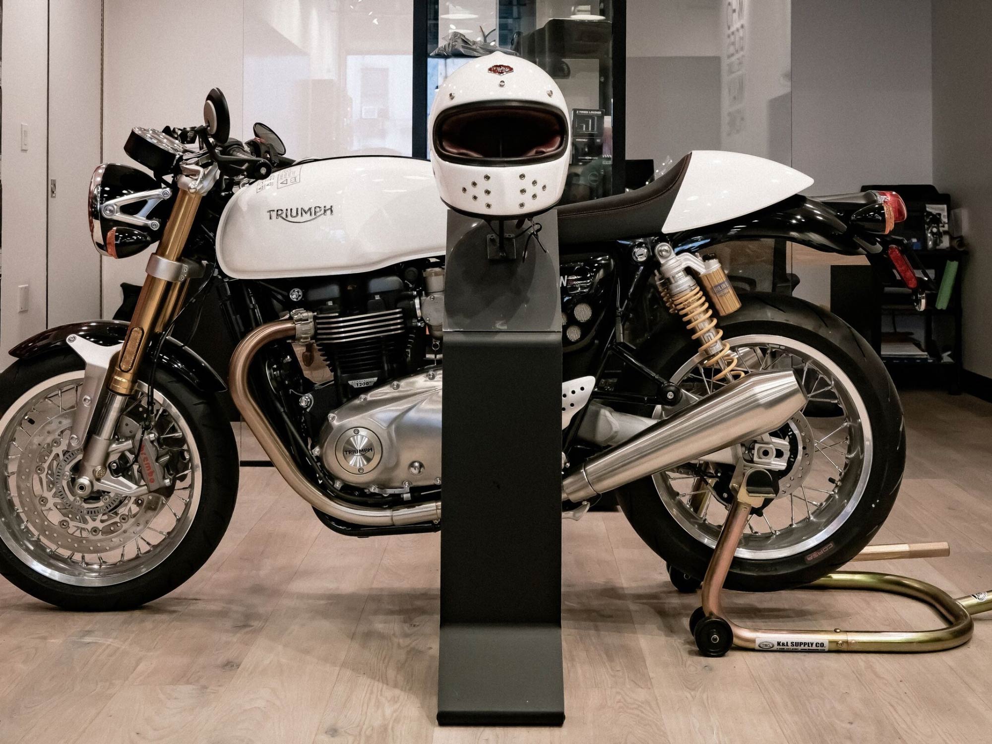Thiết kế nội thất showroom xe máy Triumph Brooklyn
