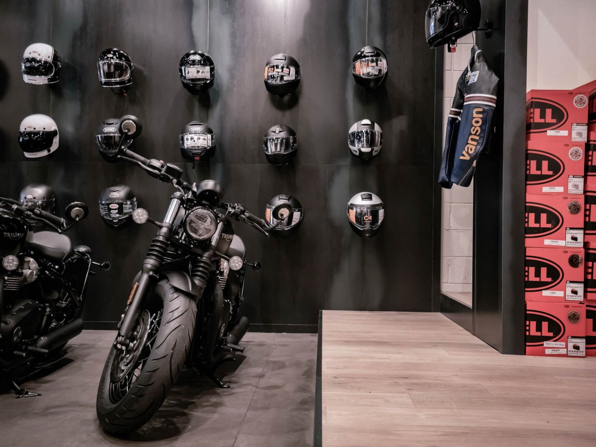 Thiết kế nội thất showroom xe máy Triumph Brooklyn