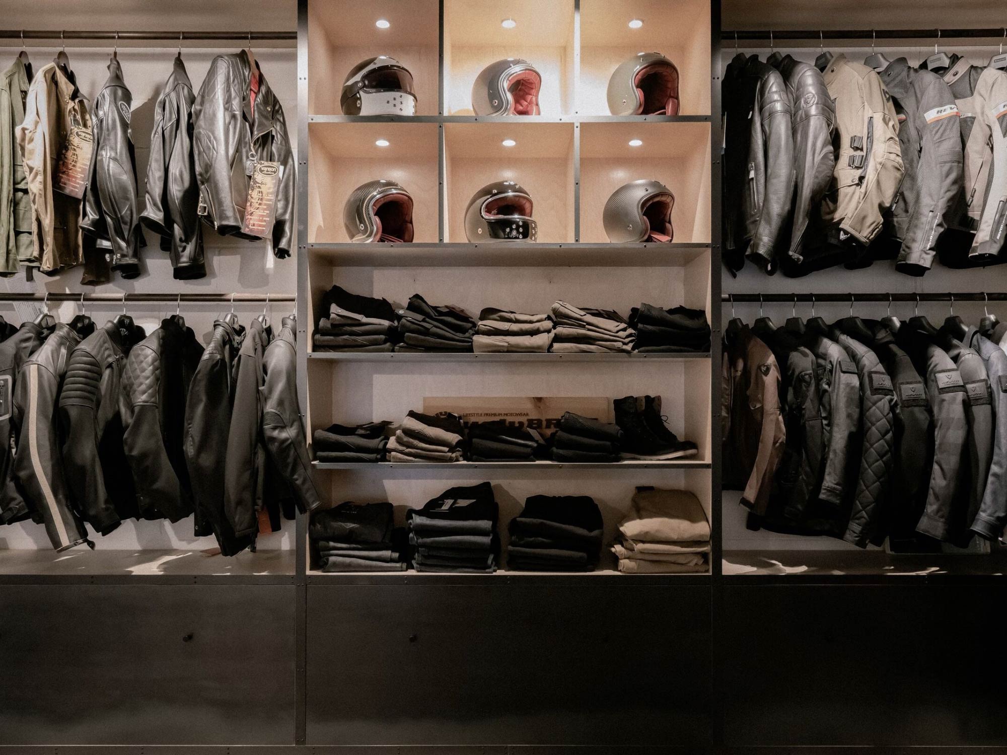 Thiết kế nội thất showroom xe máy Triumph Brooklyn