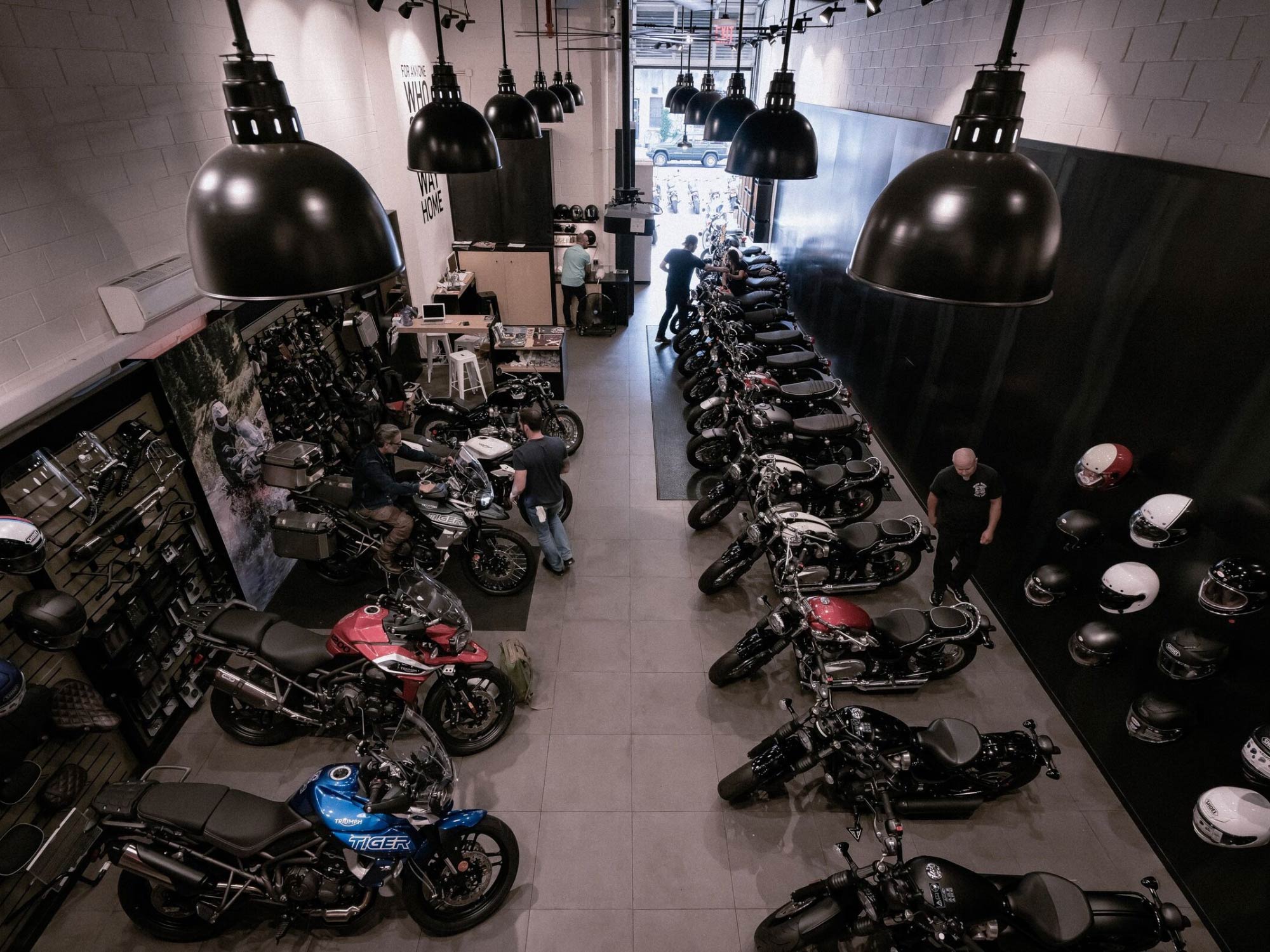 Thiết kế nội thất showroom xe máy Triumph Brooklyn