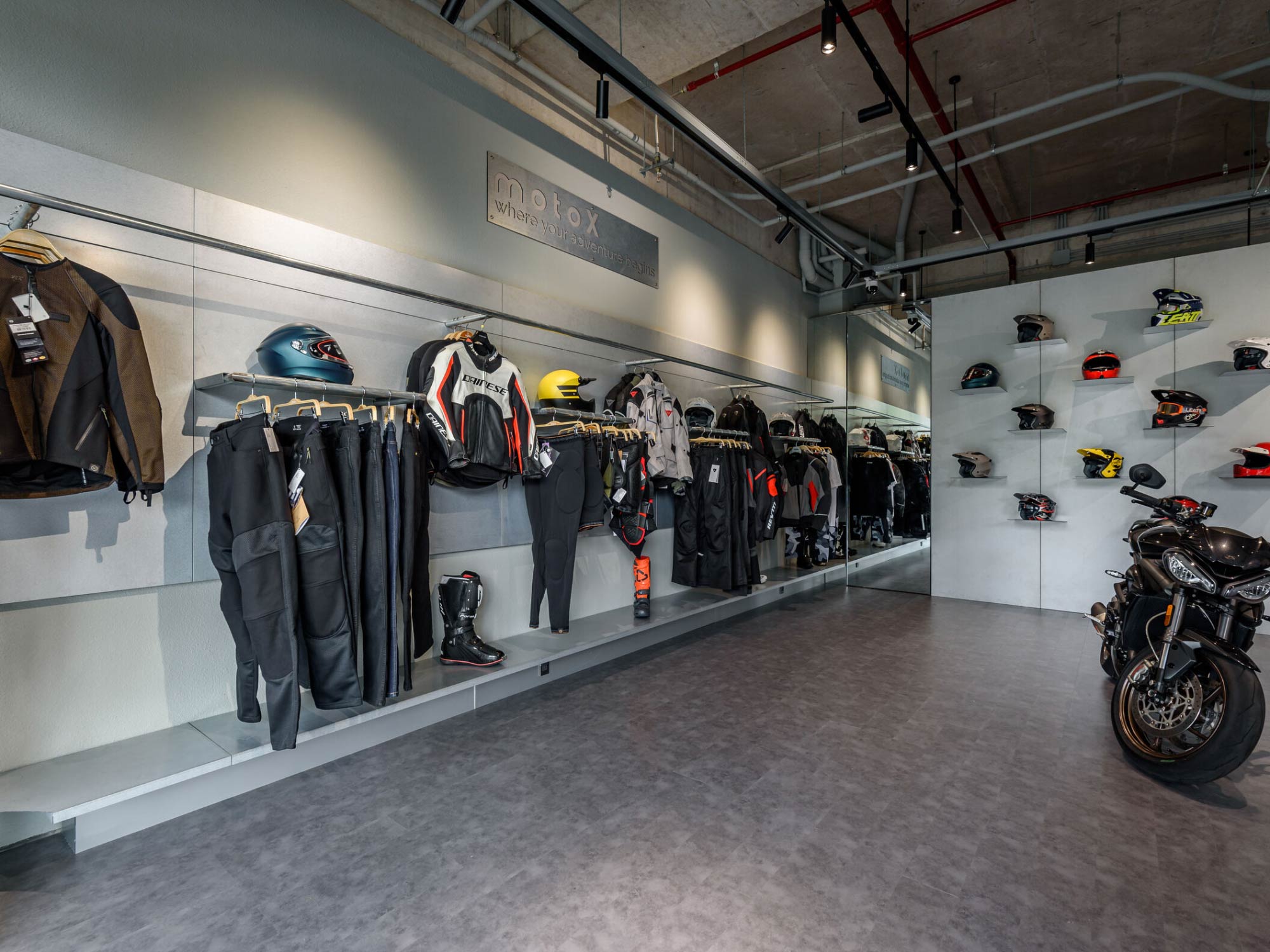 Thiết kế nội thất showroom xe máy X Moto