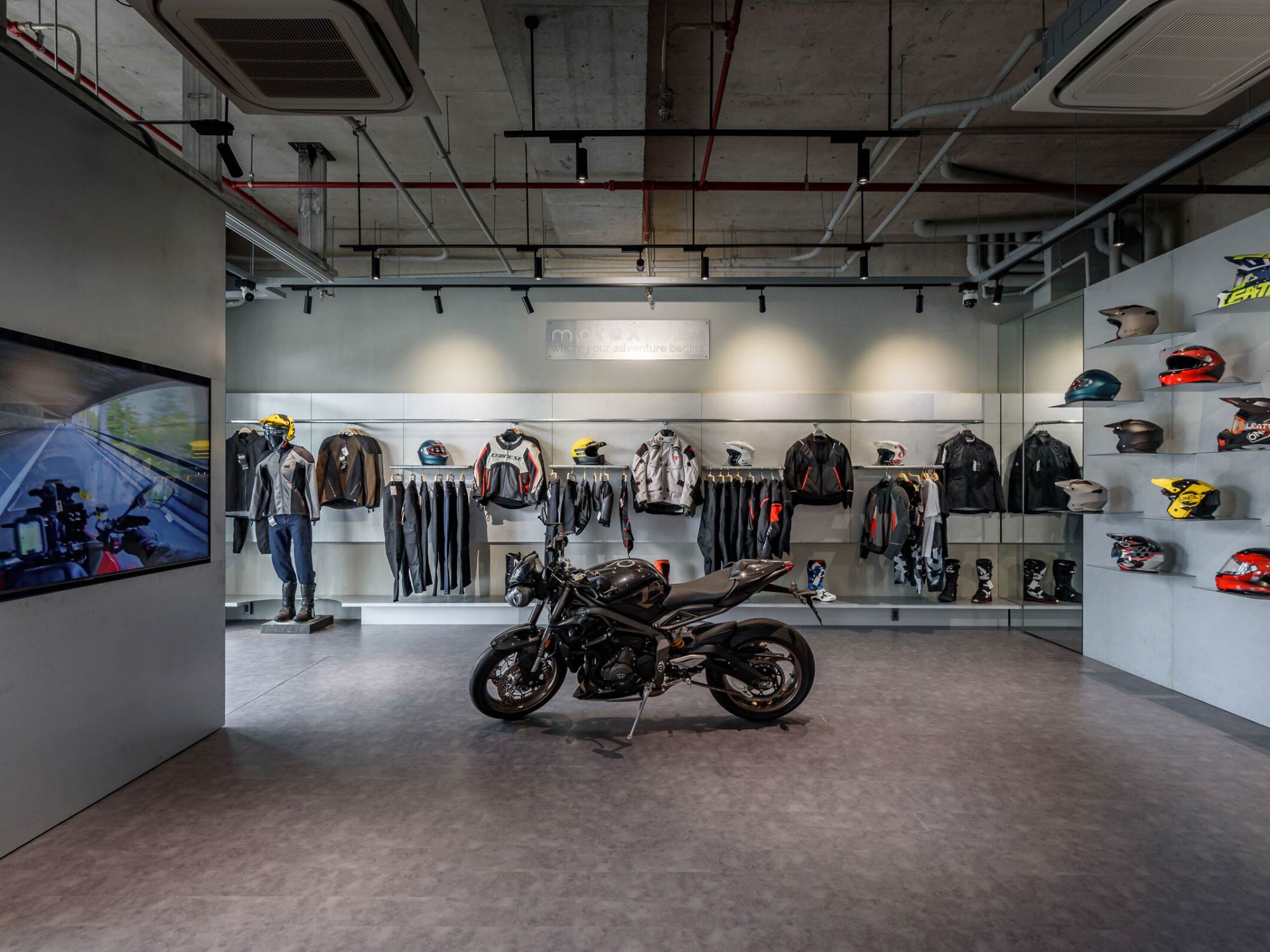 Thiết kế nội thất showroom xe máy X Moto