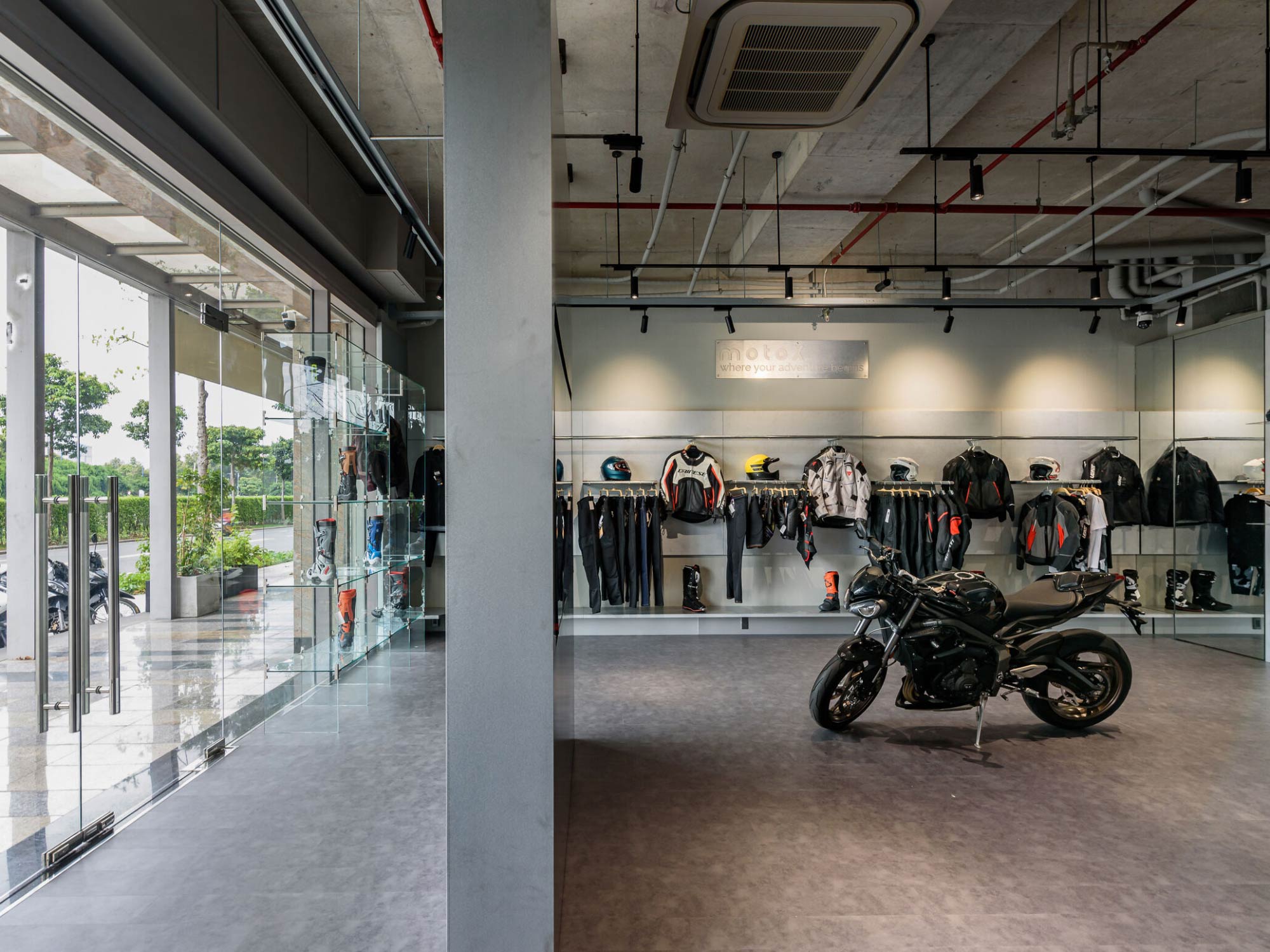 Thiết kế nội thất showroom xe máy X Moto