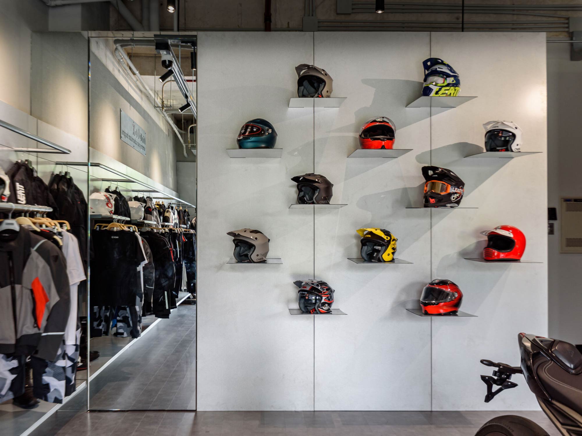 Thiết kế nội thất showroom xe máy X Moto