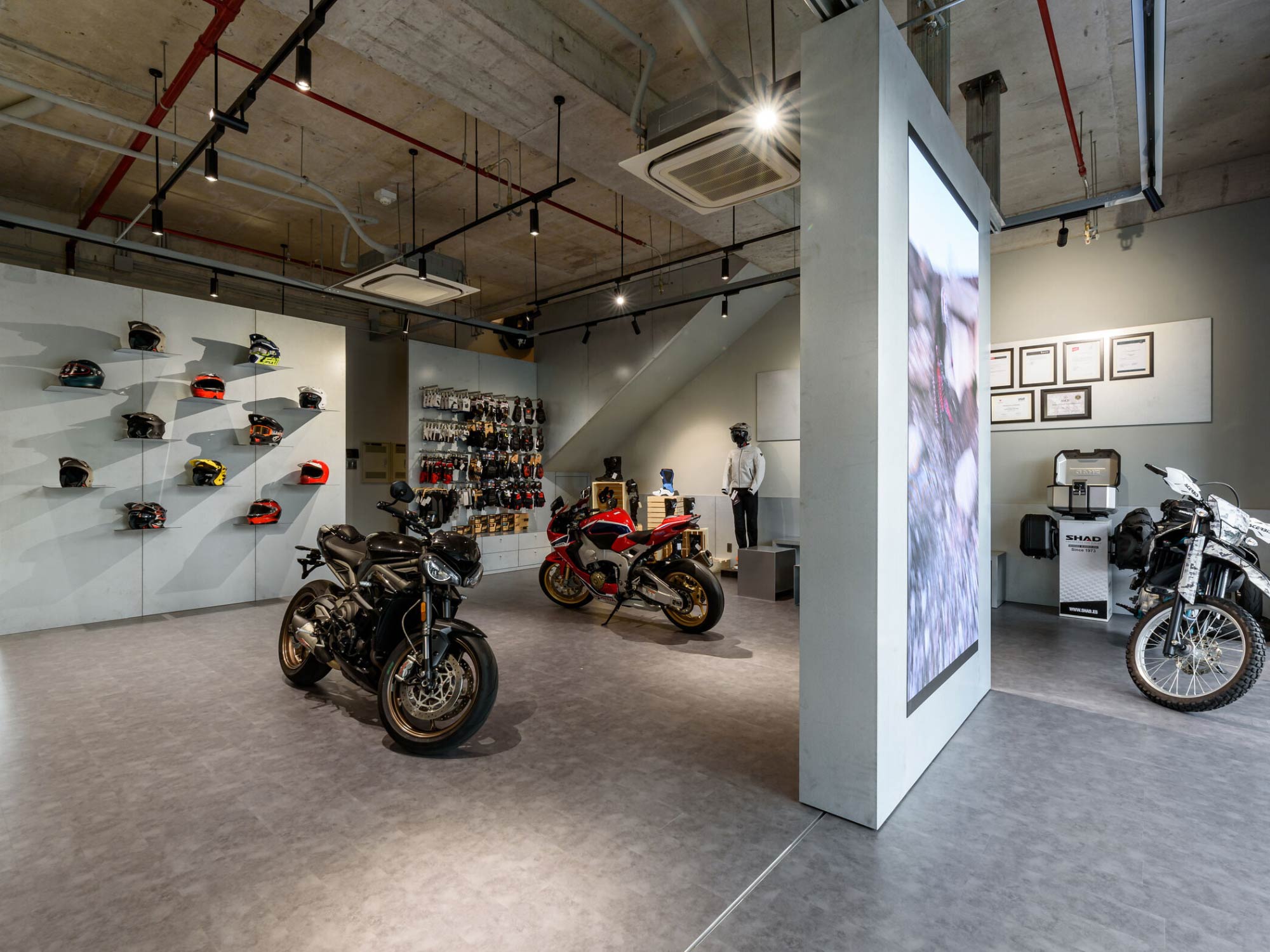 Thiết kế nội thất showroom xe máy X Moto