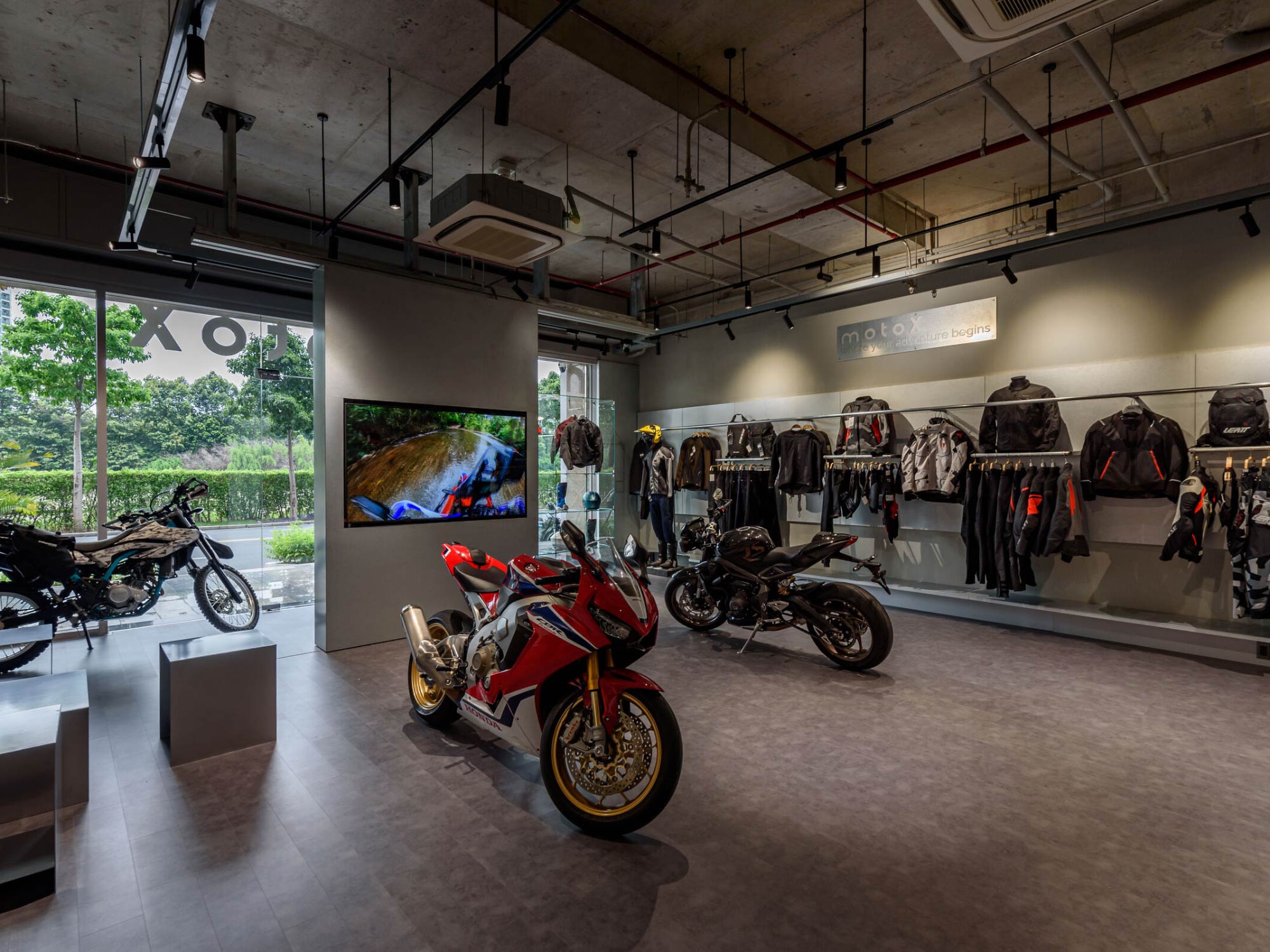 Thiết kế nội thất showroom xe máy X Moto