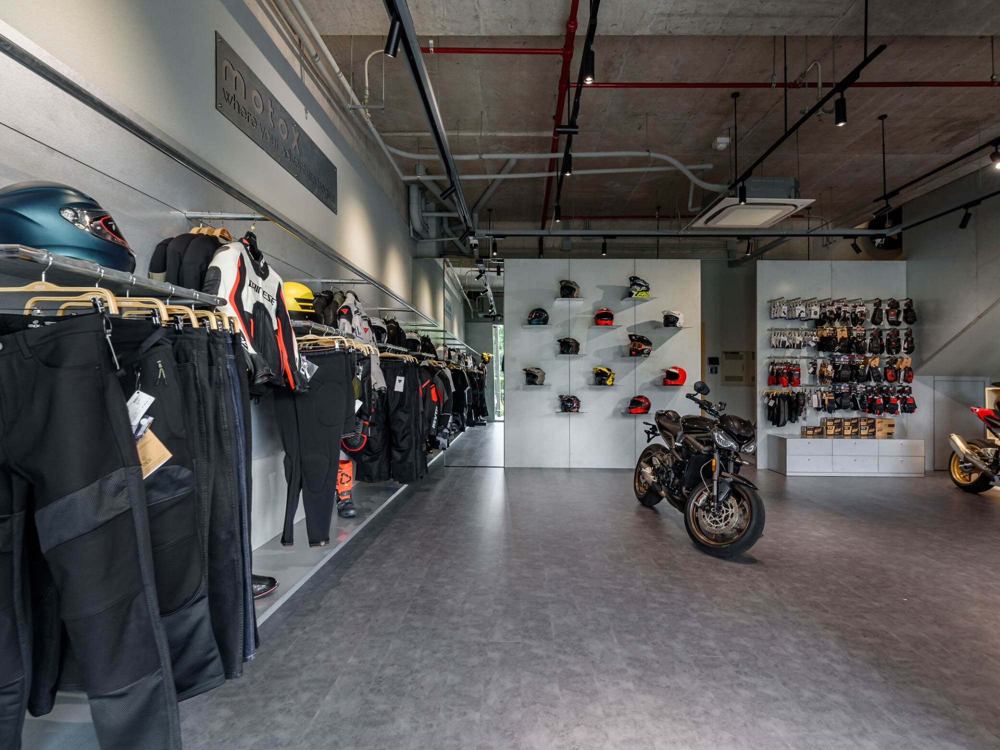 Thiết kế nội thất showroom xe máy X Moto