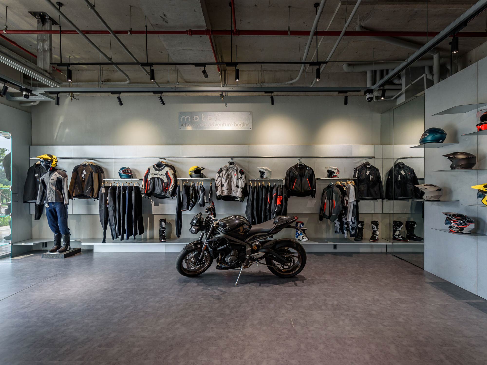 Thiết kế nội thất showroom xe máy X Moto