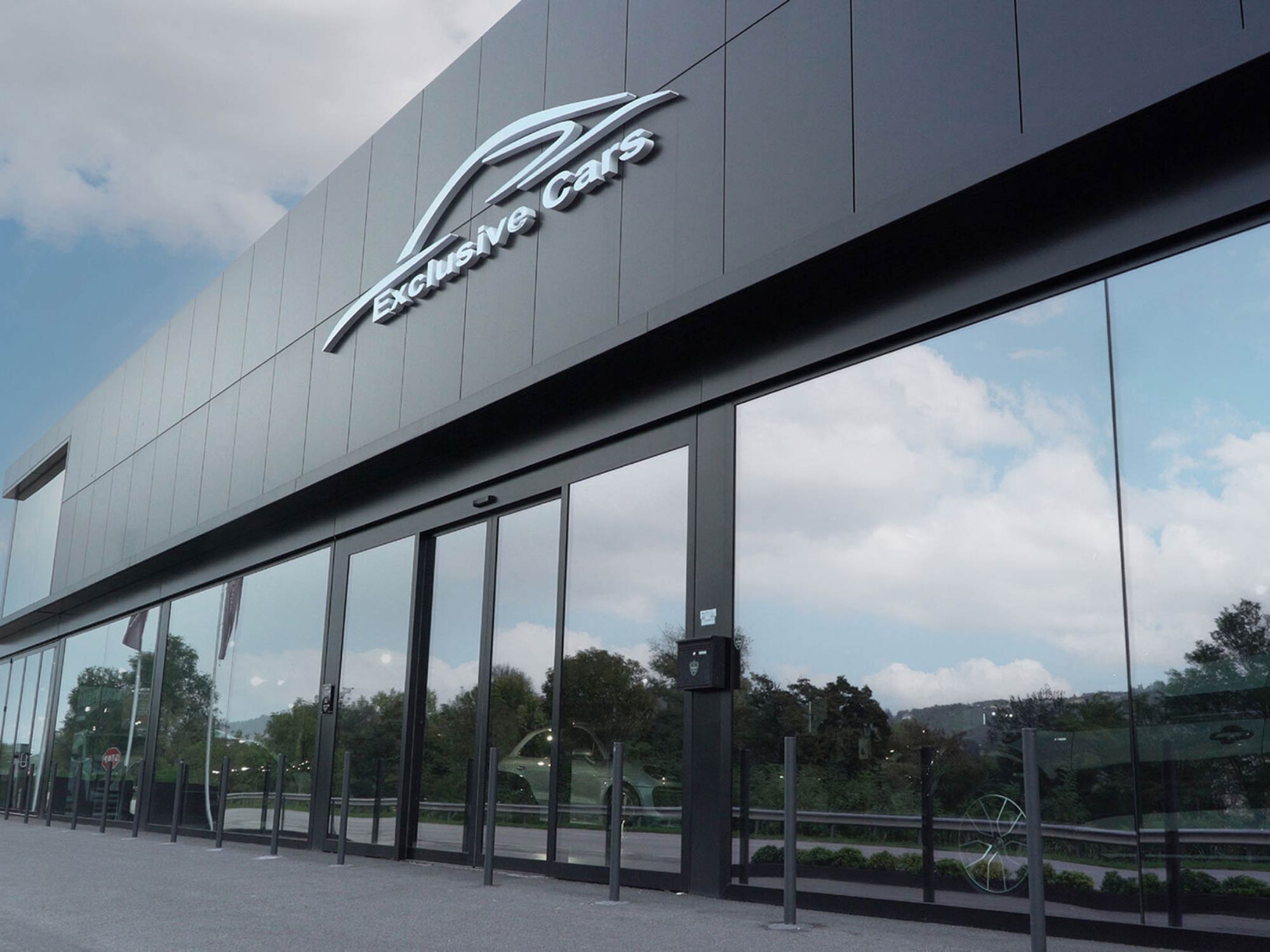 Thiết kế nội thất showroom xe ô tô Car Lift Showroom