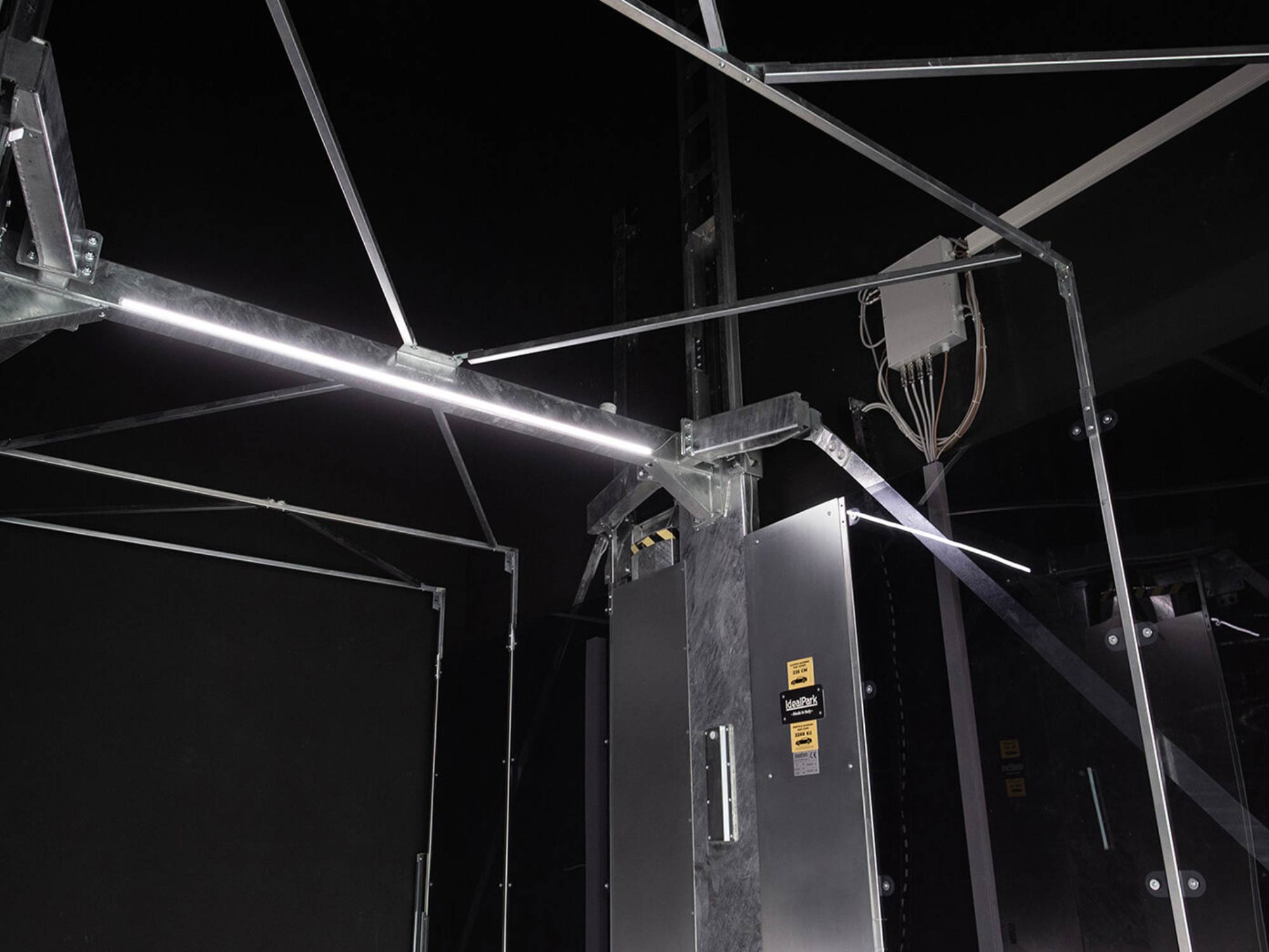 Thiết kế nội thất showroom xe ô tô Car Lift Showroom