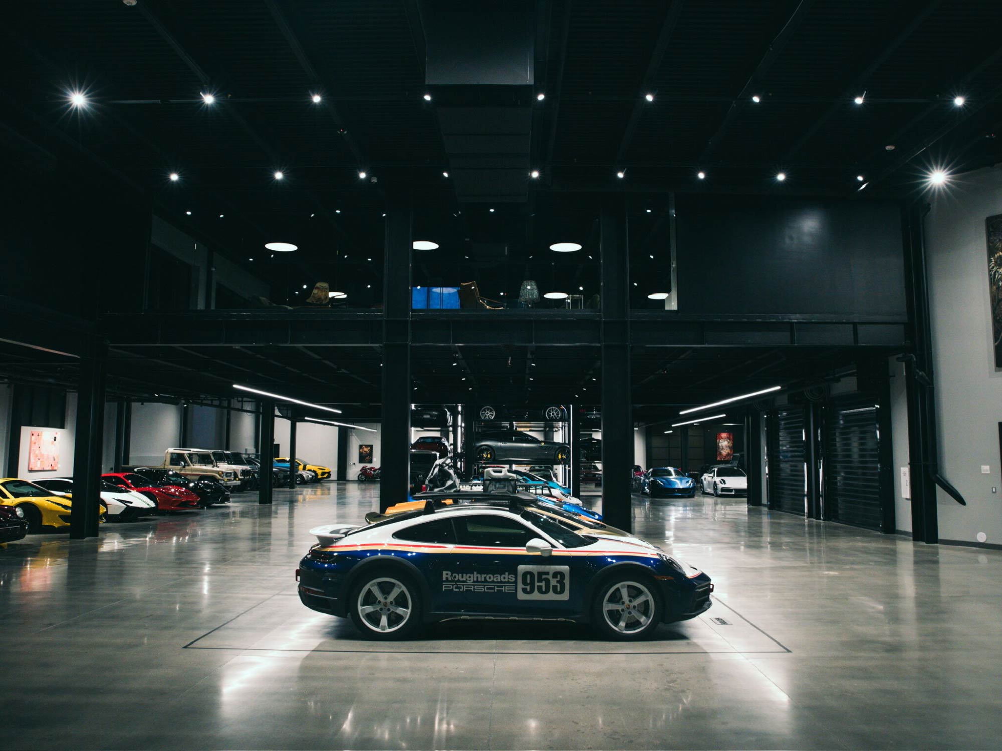 Thiết kế nội thất showroom xe ô tô Warehouse