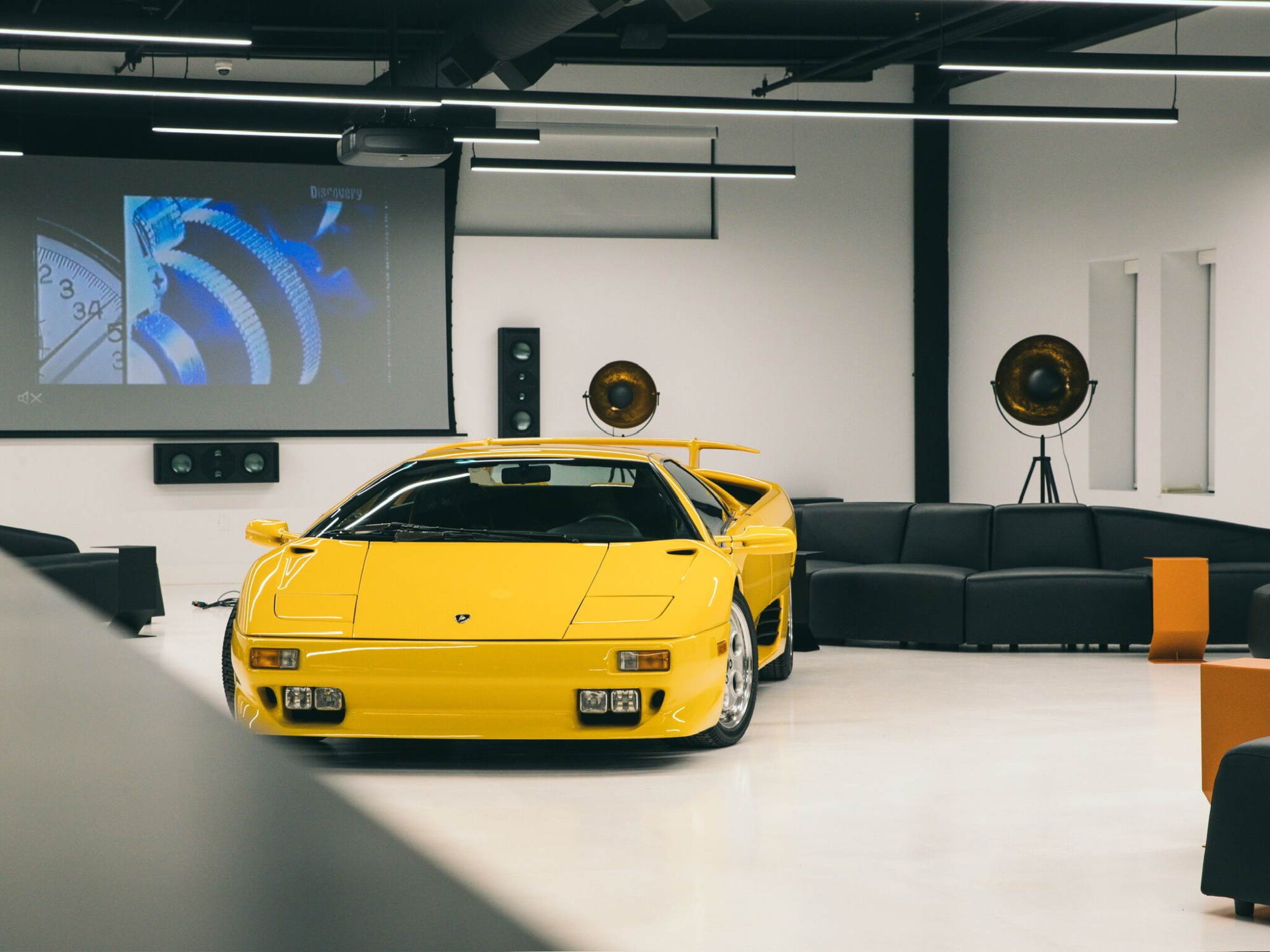 Thiết kế nội thất showroom xe ô tô Warehouse