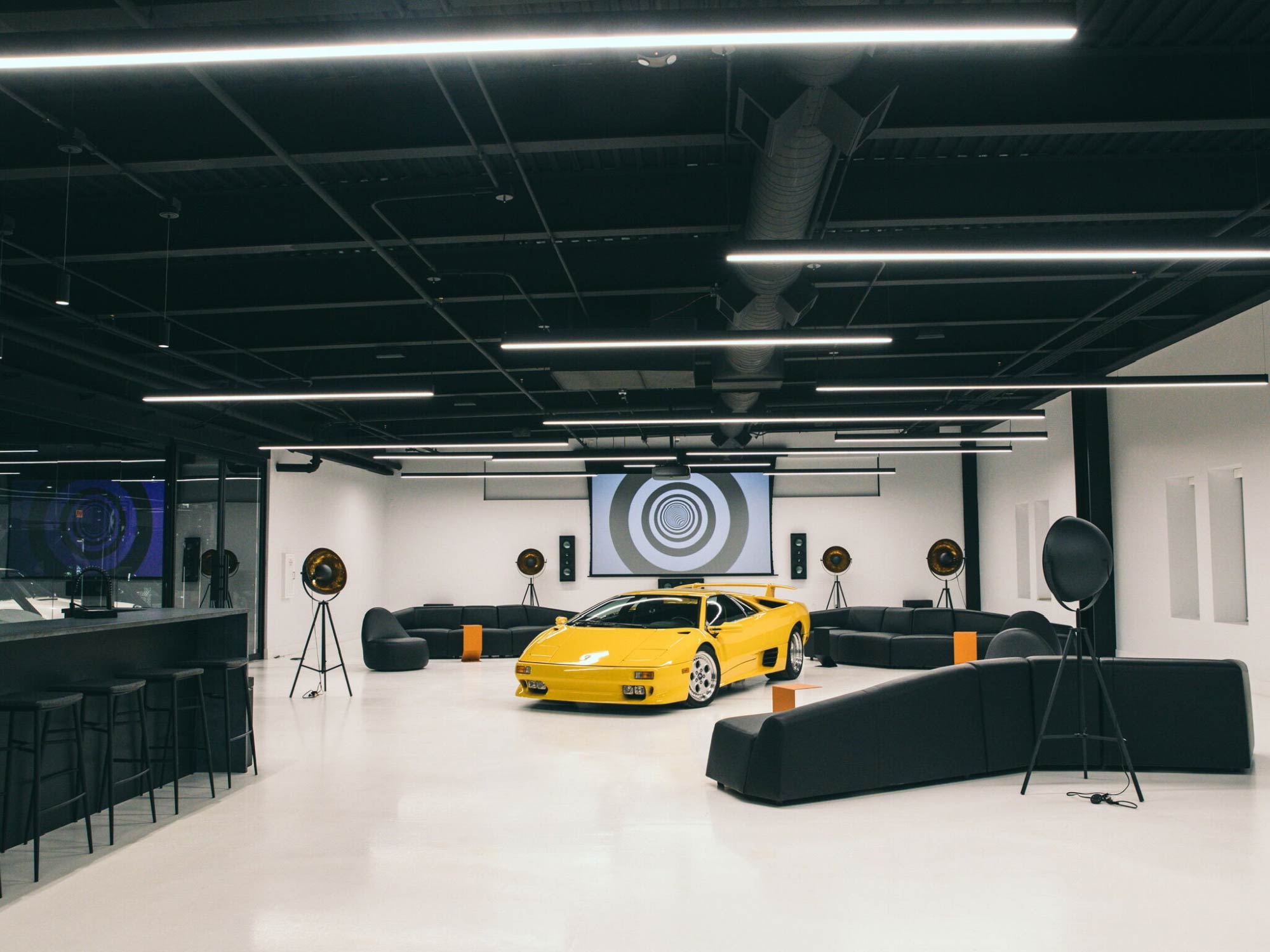 Thiết kế nội thất showroom xe ô tô Warehouse