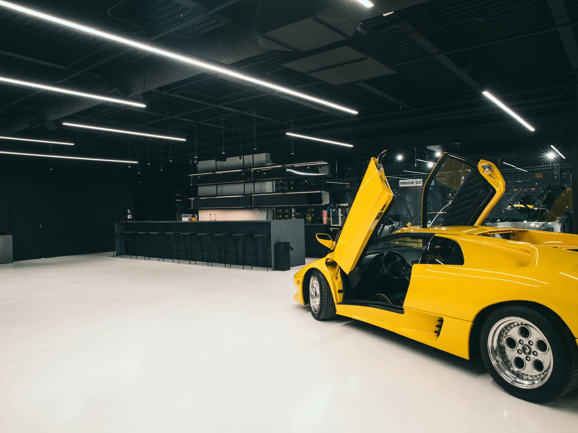 Thiết kế nội thất showroom xe ô tô Warehouse