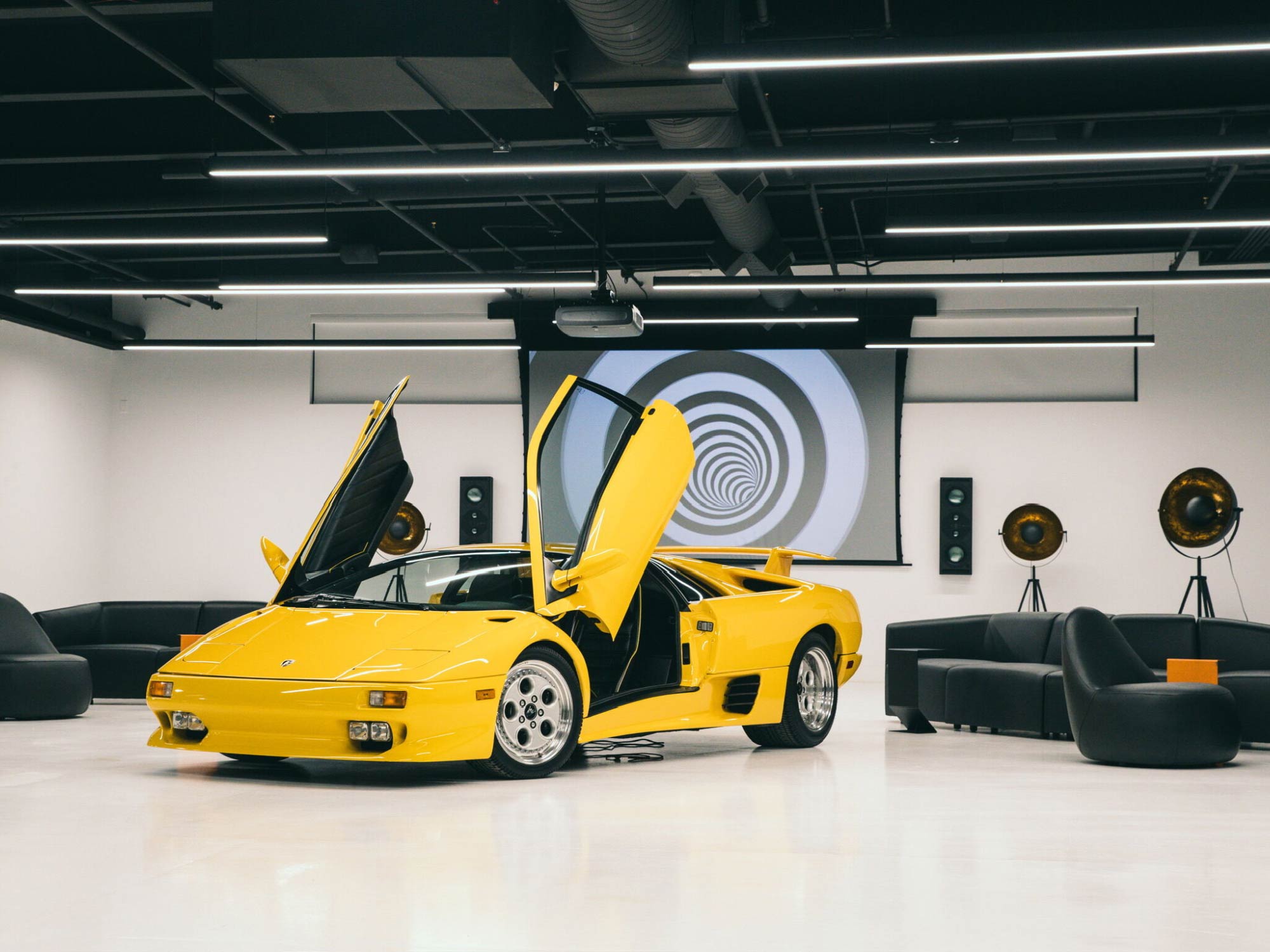 Thiết kế nội thất showroom xe ô tô Warehouse