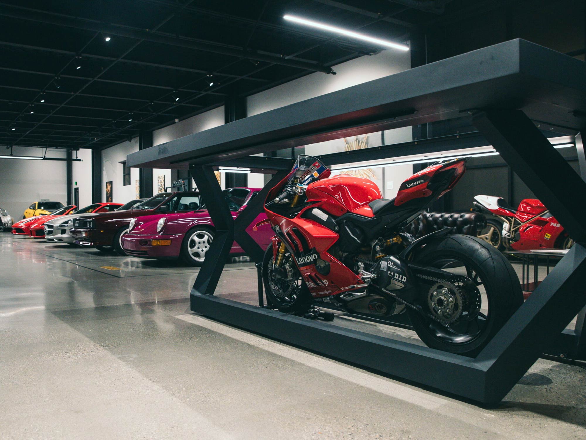 Thiết kế nội thất showroom xe ô tô Warehouse