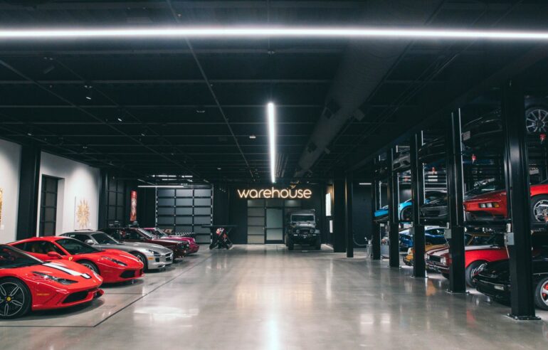 Thiết kế nội thất showroom xe ô tô Warehouse