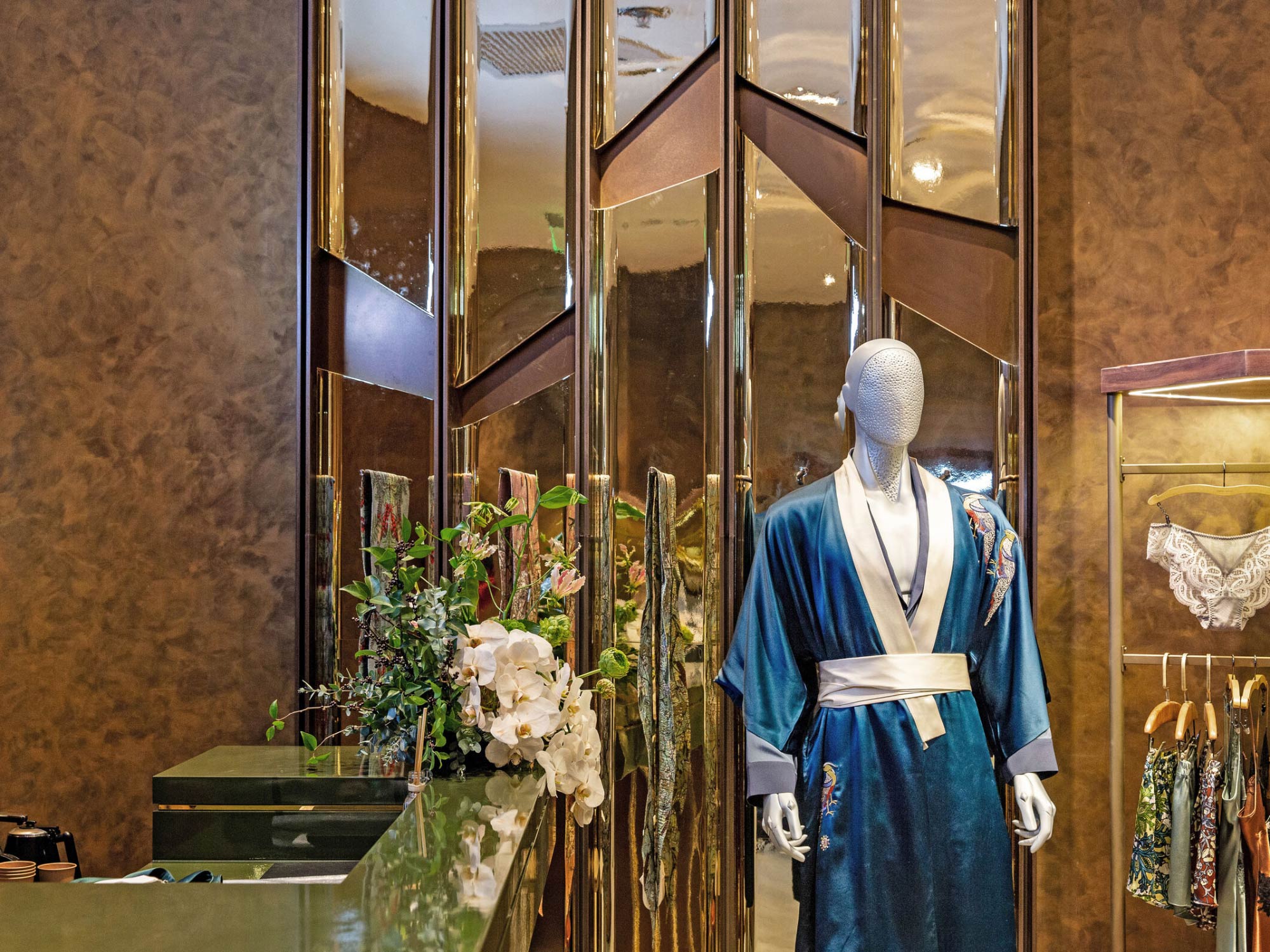 Thiết kế nội thất cửa hàng đồ lót Qing