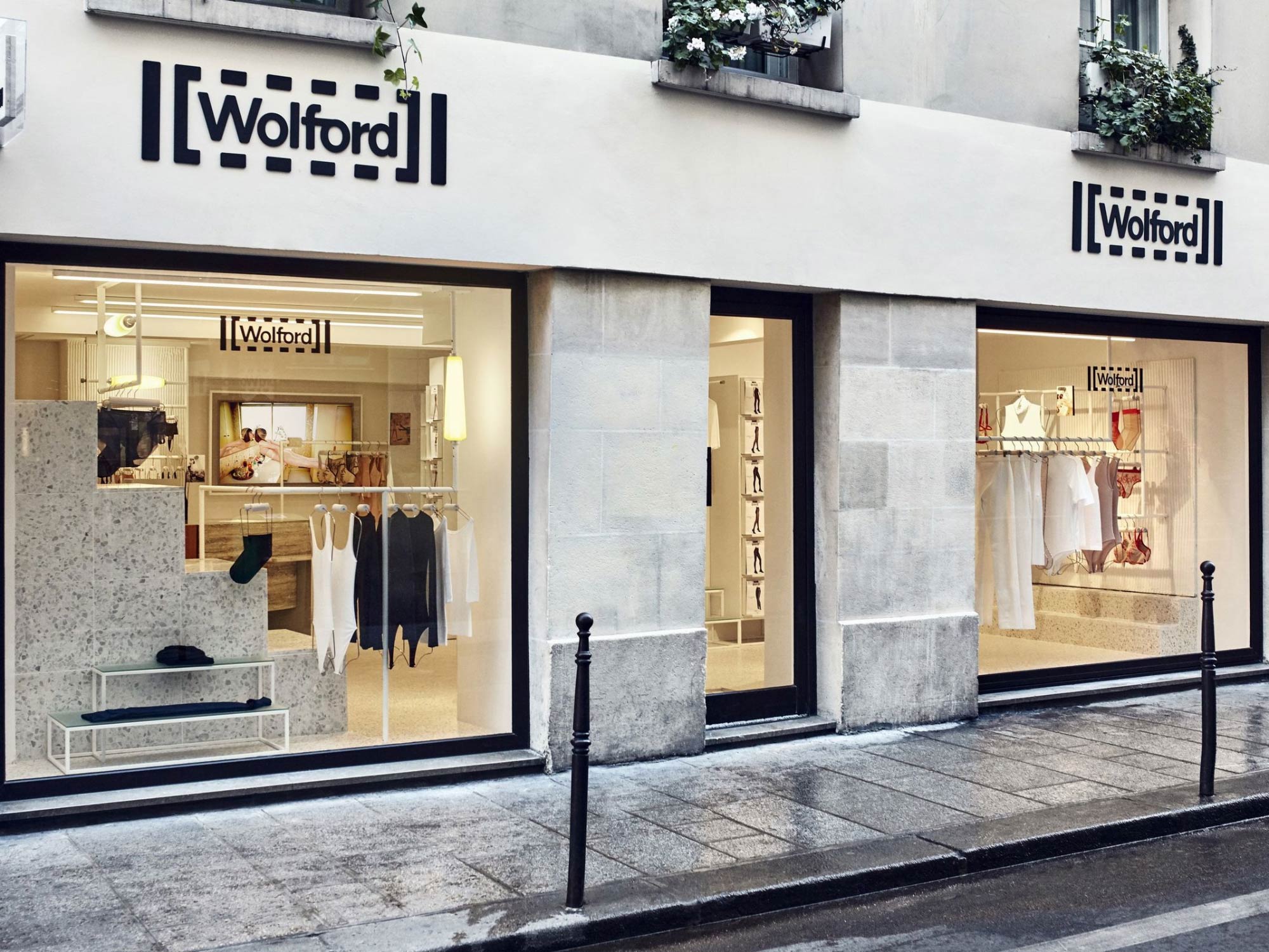 Thiết kế nội thất của hàng đồ lót Wolford Paris 36