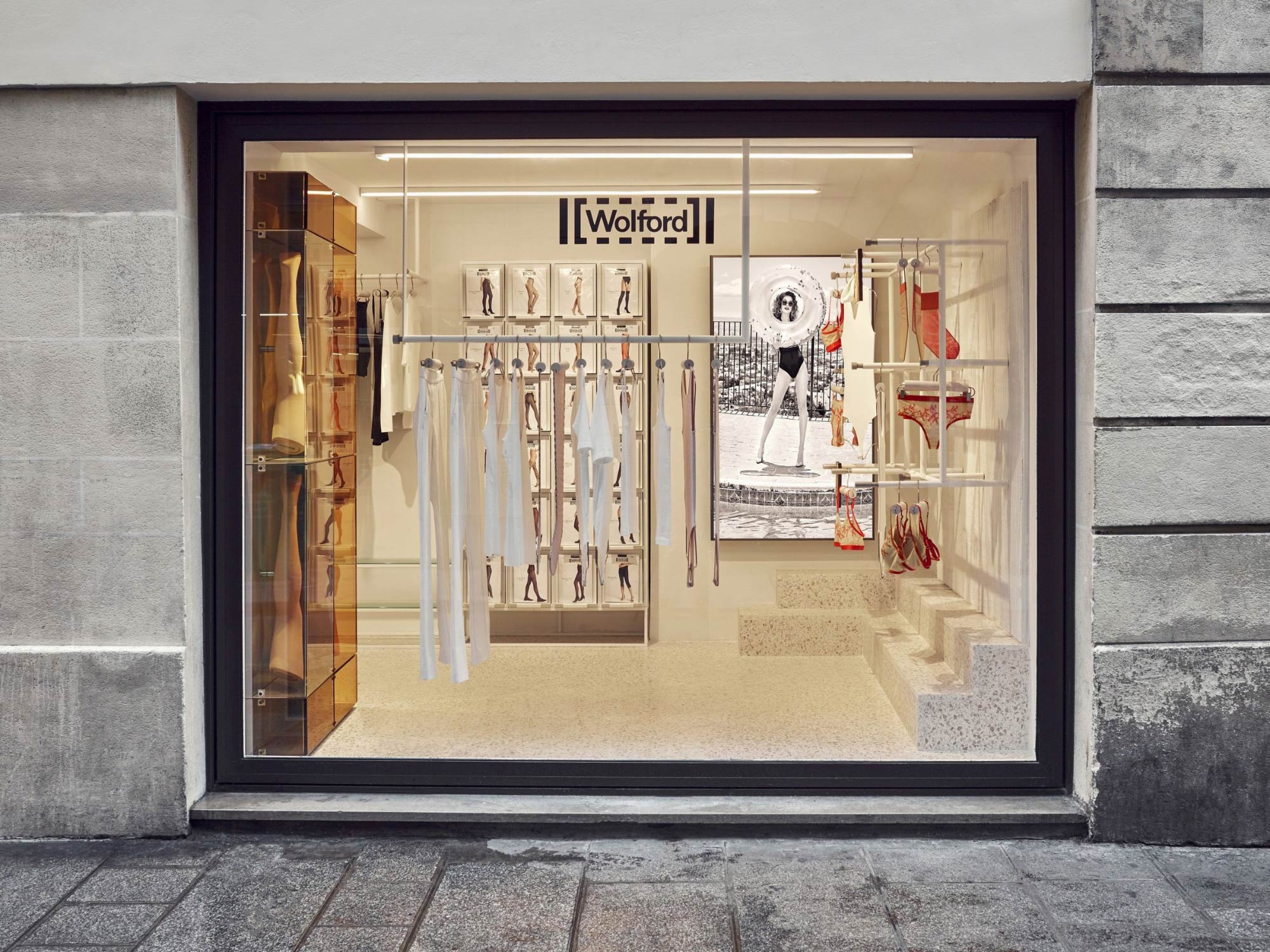 Thiết kế nội thất của hàng đồ lót Wolford Paris 36