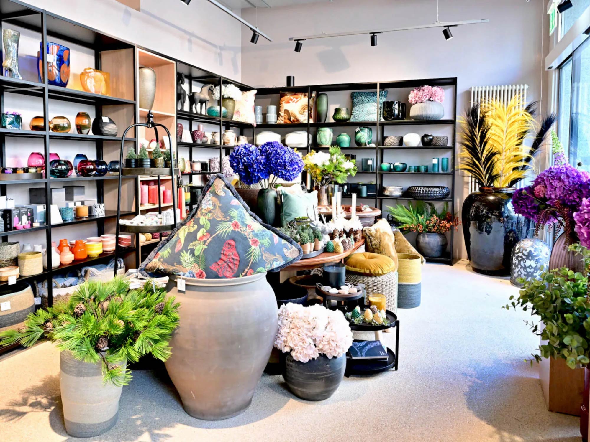 Thiết kế nội thất shop phụ kiện quà tặng