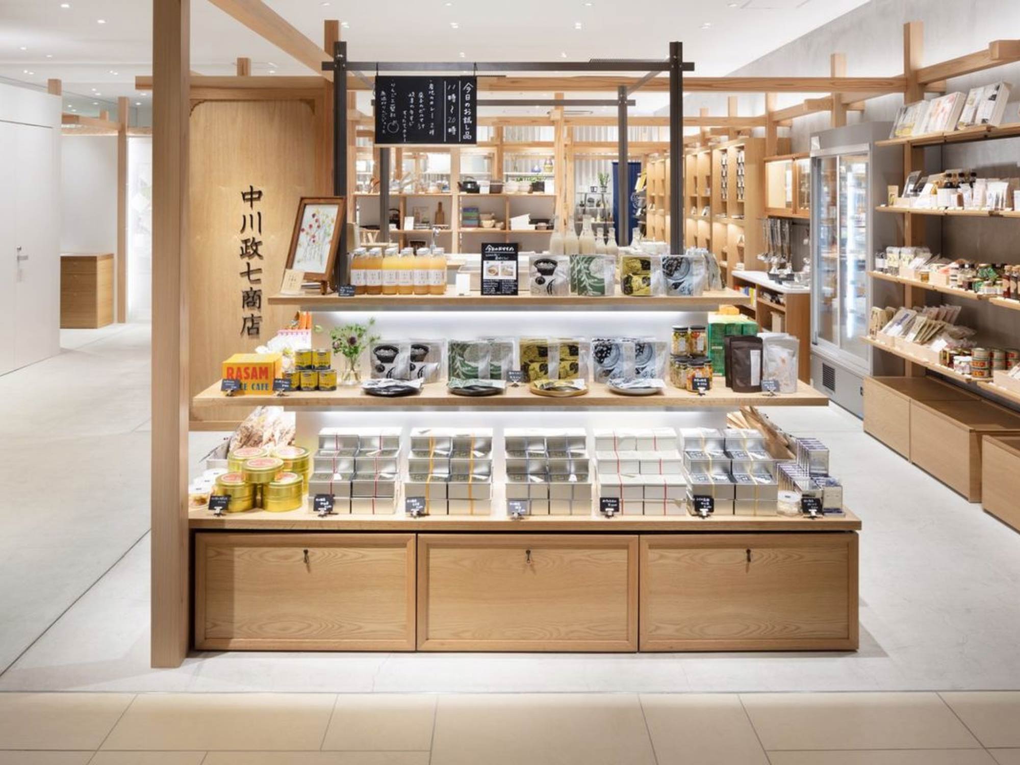 Thiết kế nội thất shop phụ kiện quà tặng